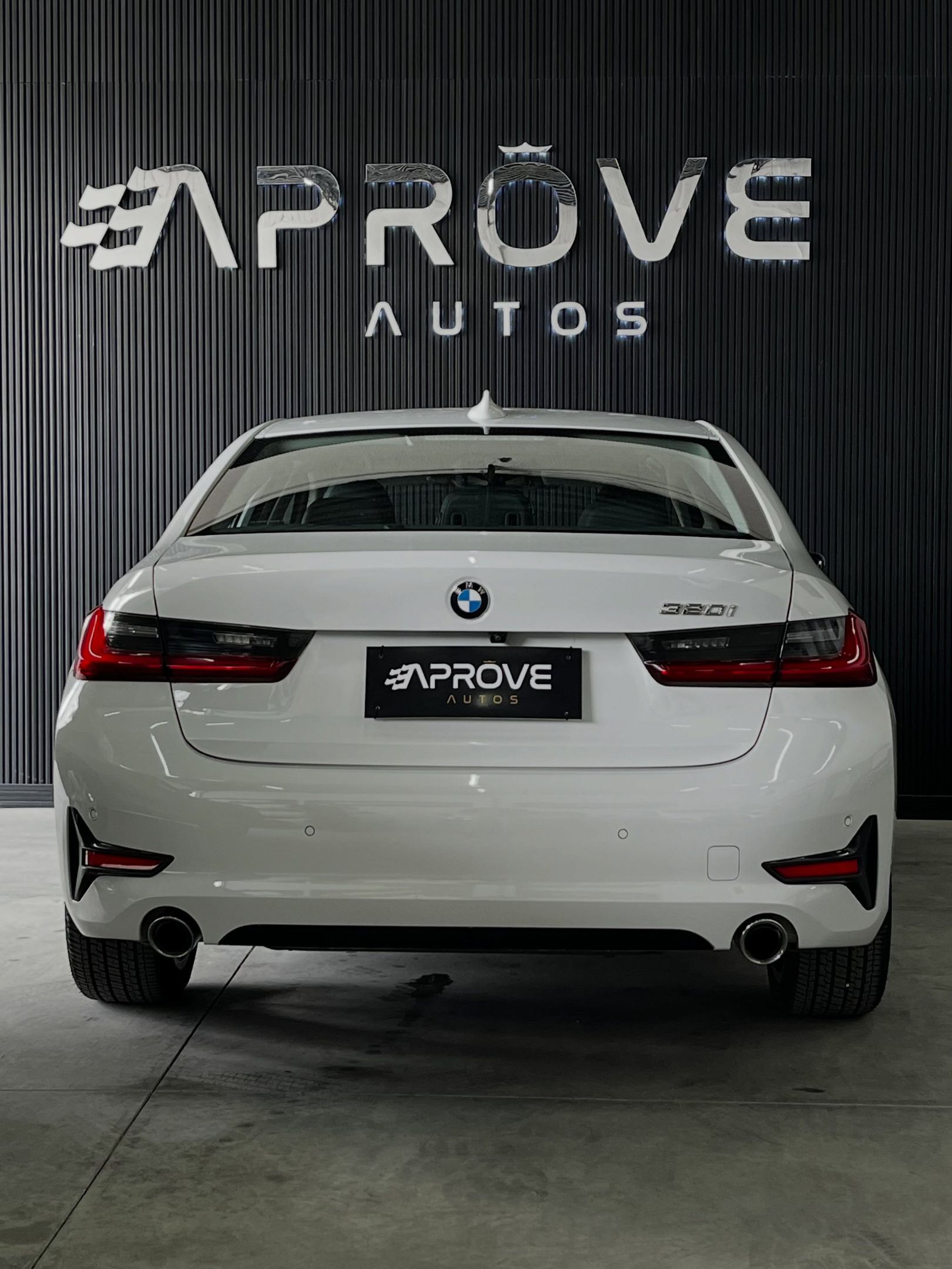 BMW 320i 6
