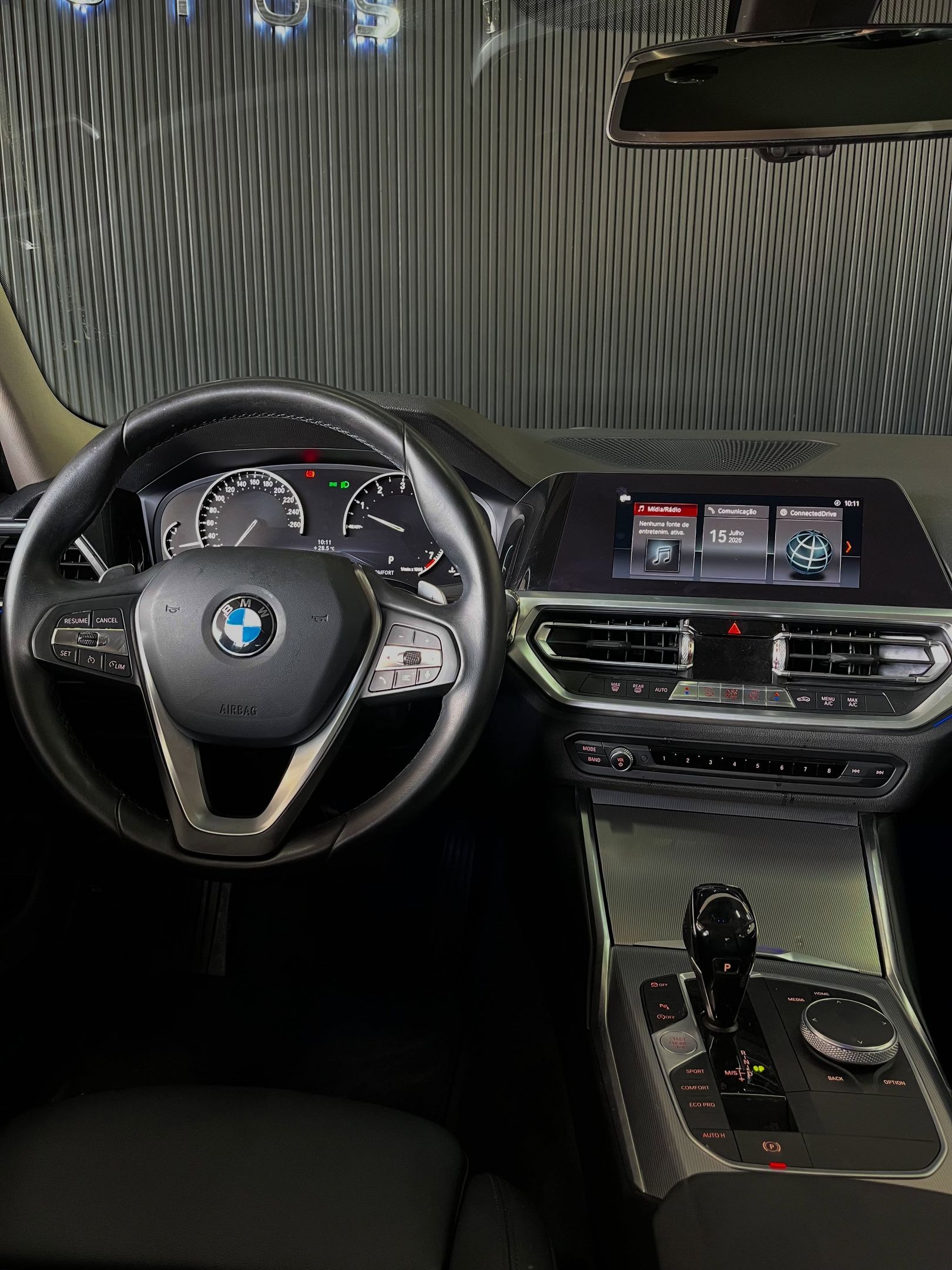 BMW 320i 7
