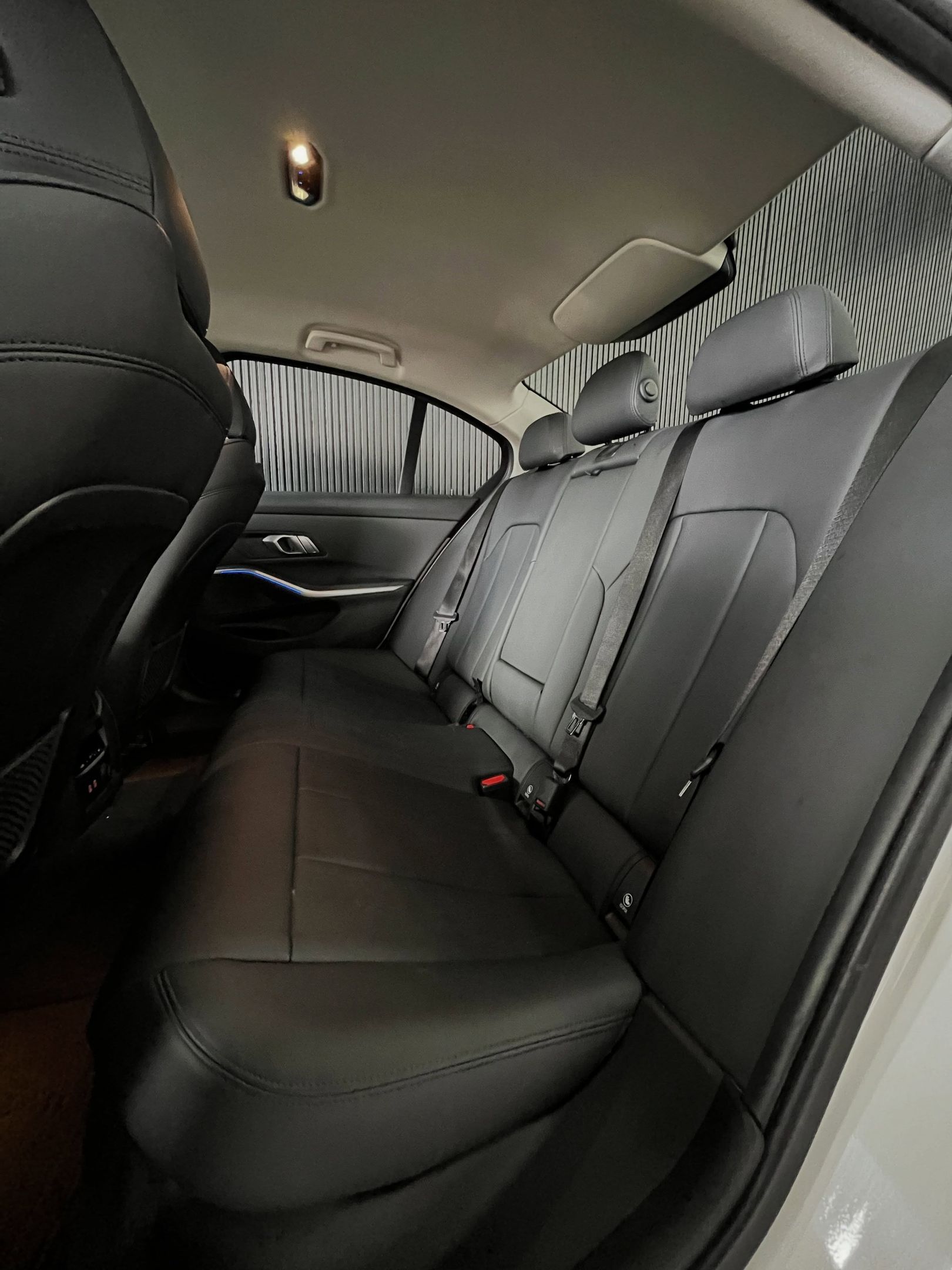 BMW 320i 9
