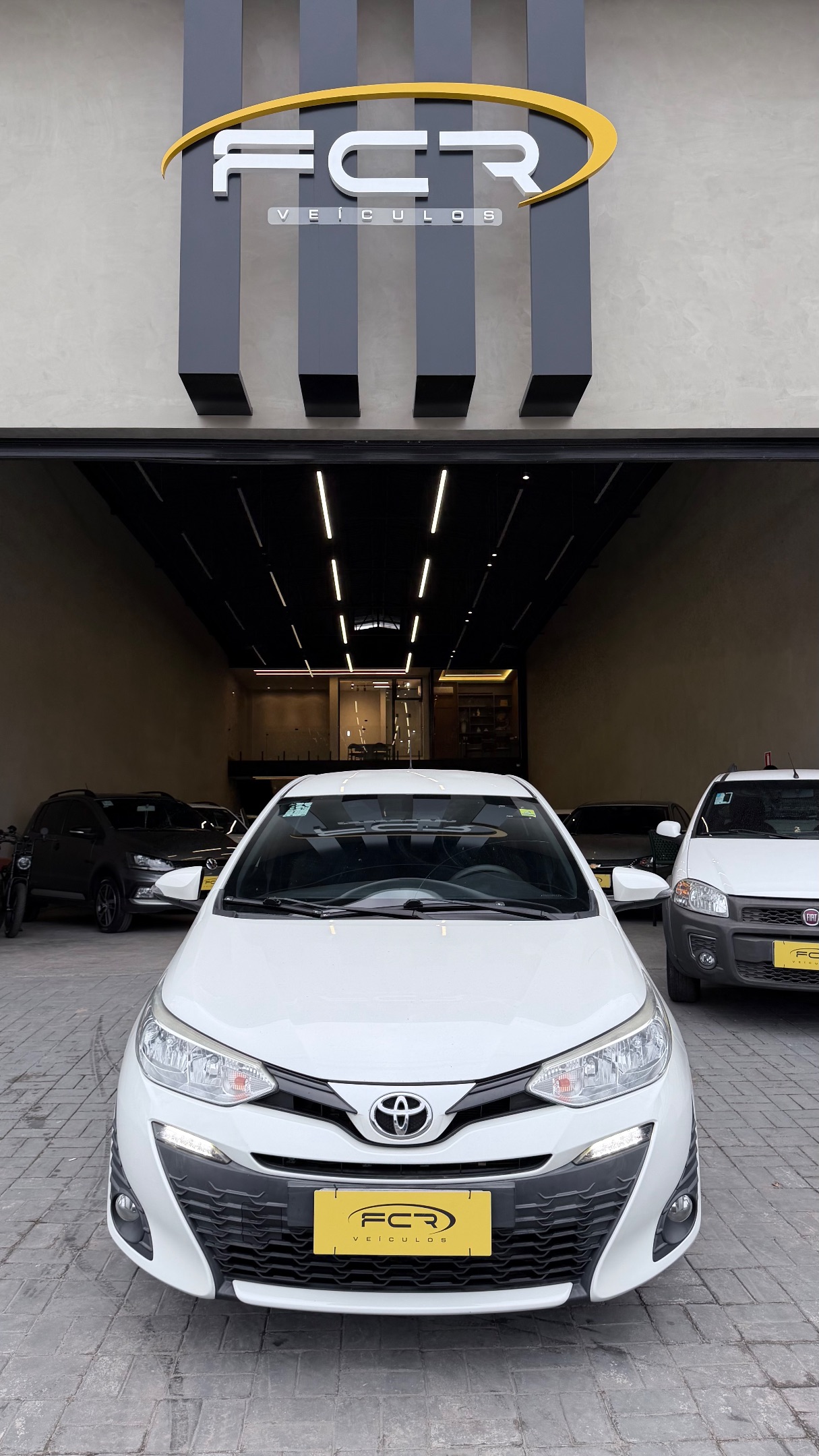 TOYOTA YARIS 2