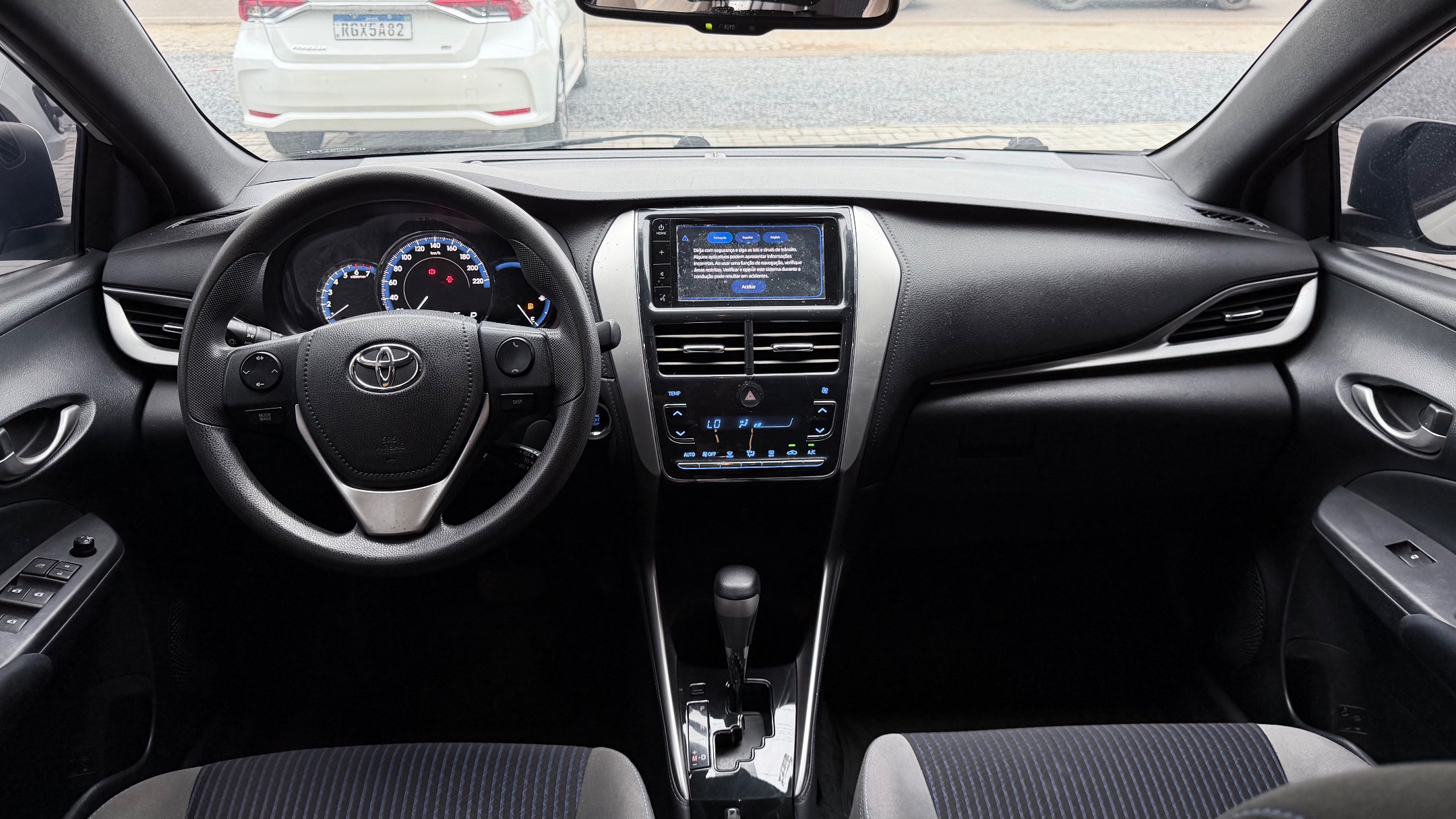 TOYOTA YARIS 9