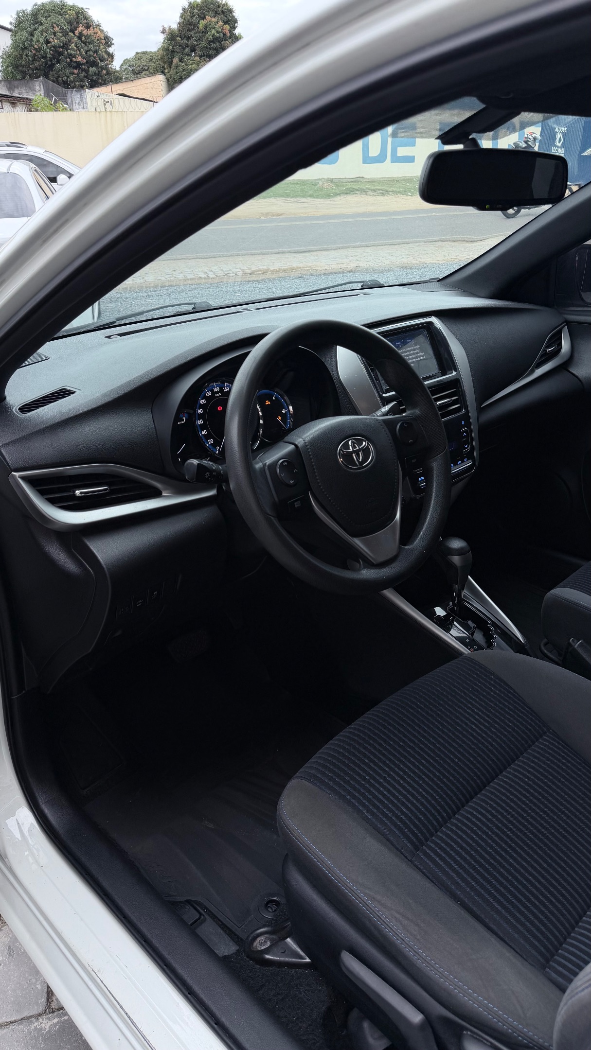 TOYOTA YARIS 10