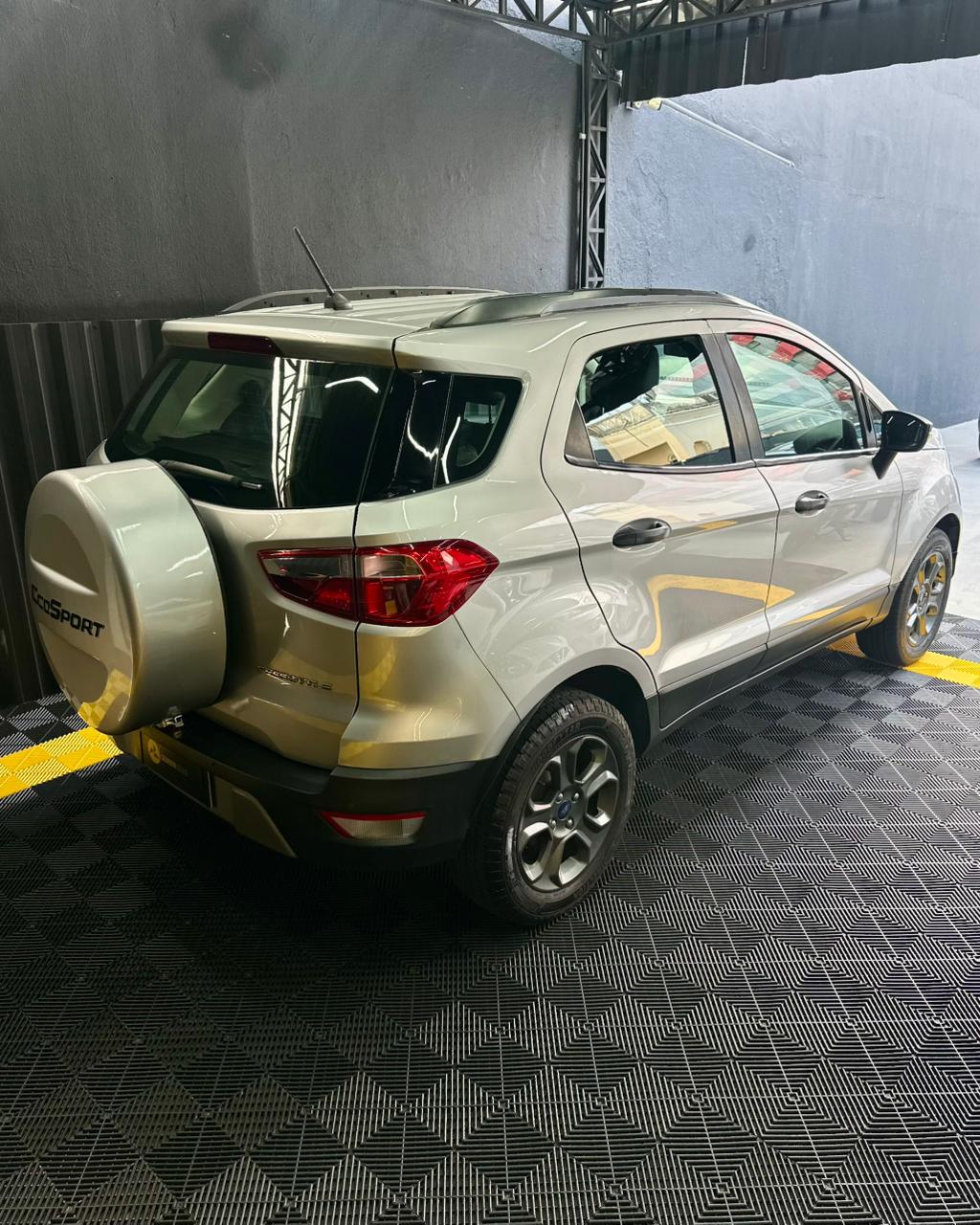 FORD ECOSPORT 15