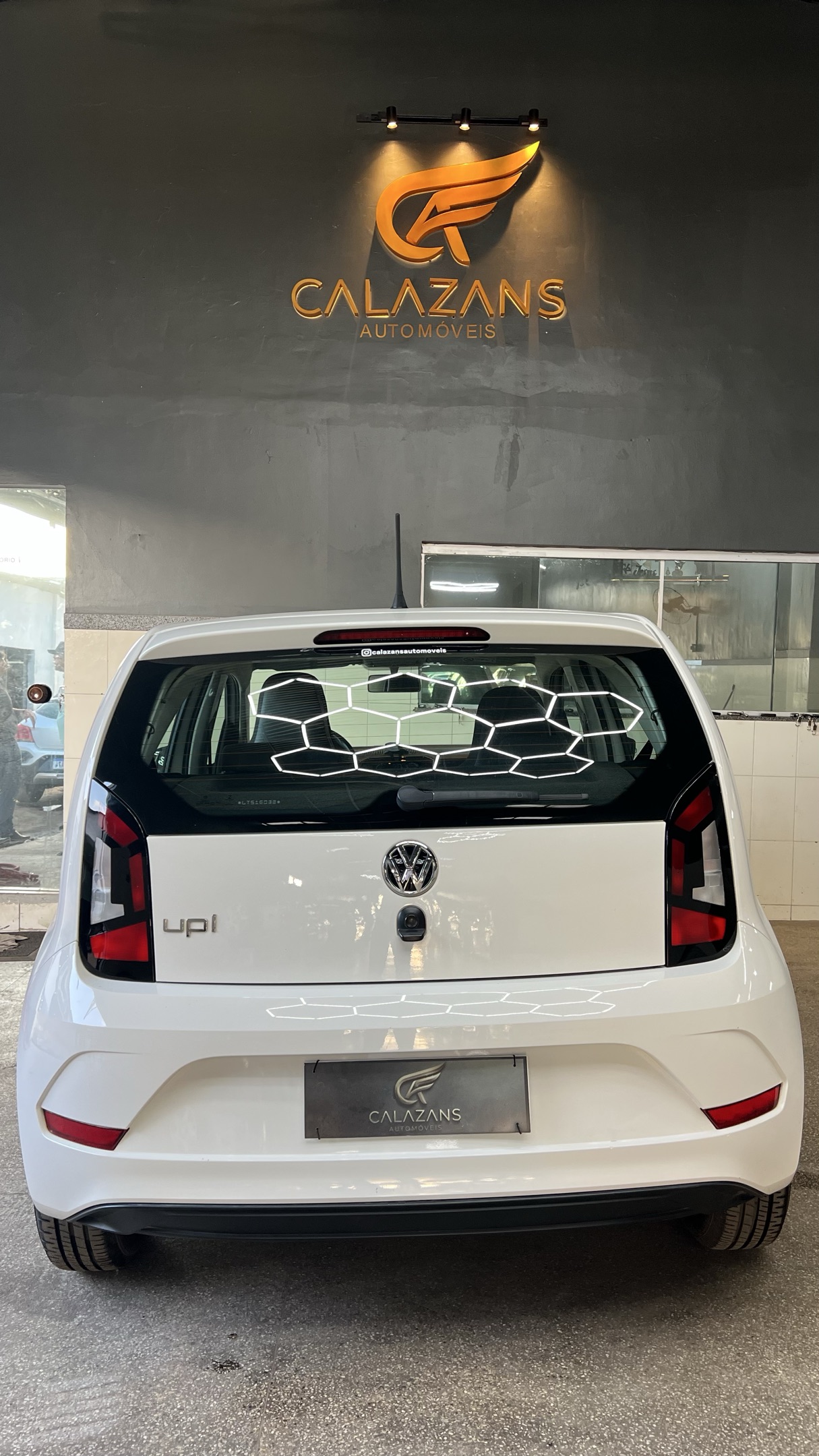 VOLKSWAGEN UP 8