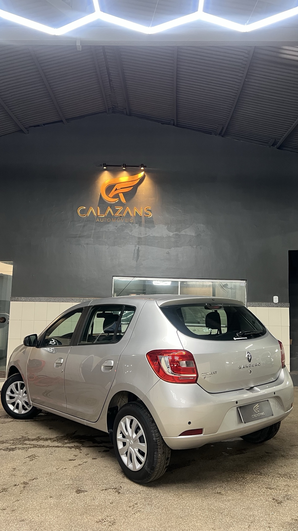 RENAULT SANDERO 9