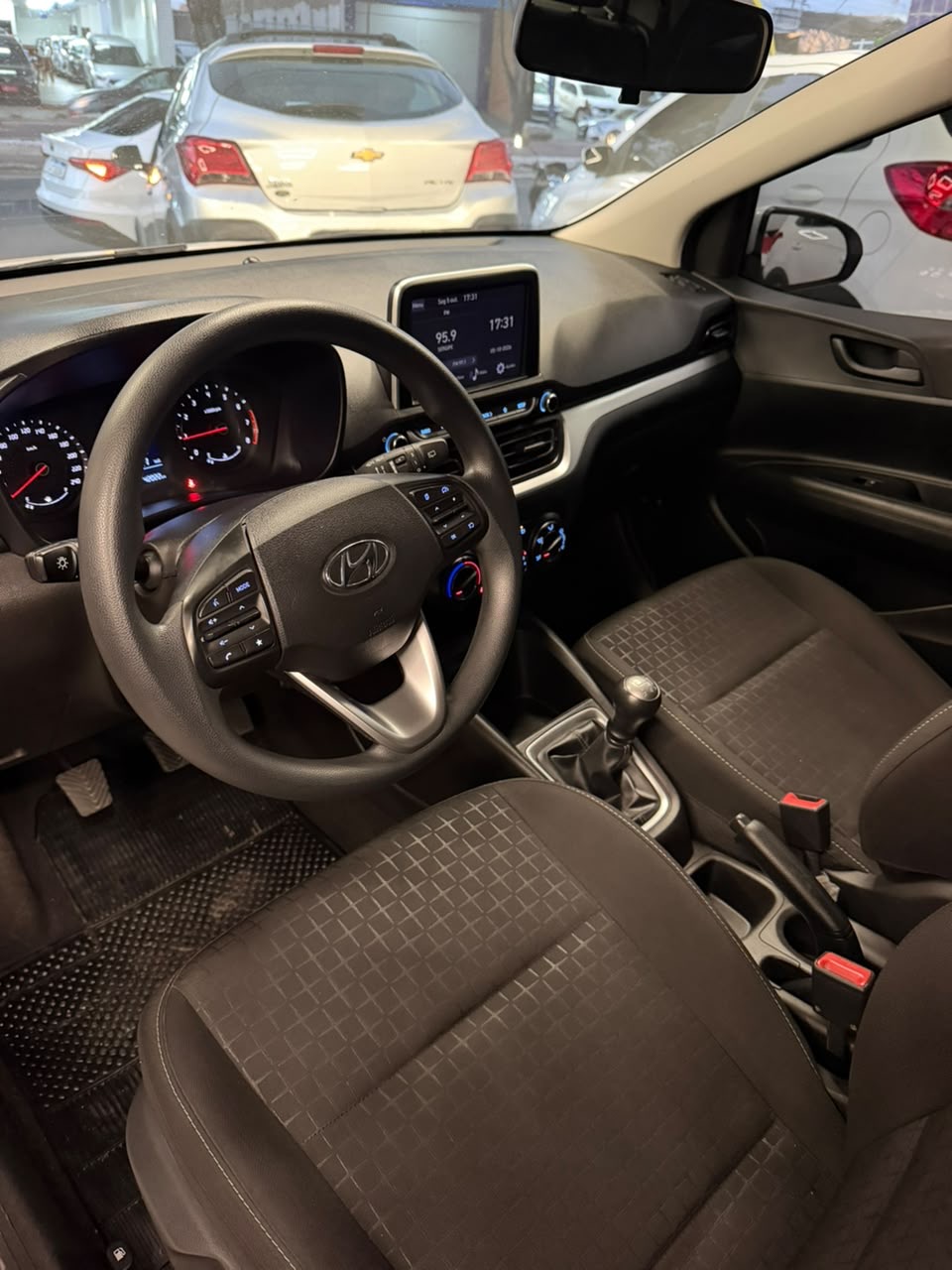 HYUNDAI HB20 4