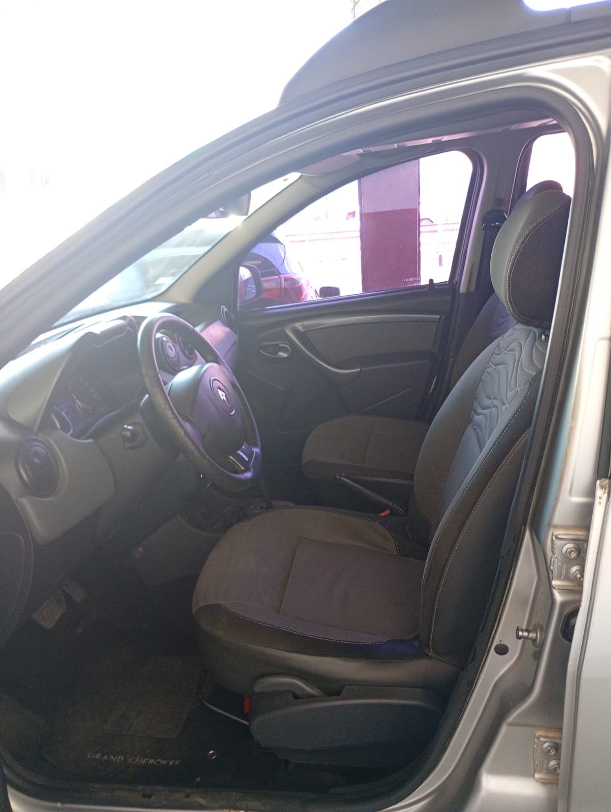 RENAULT DUSTER 4