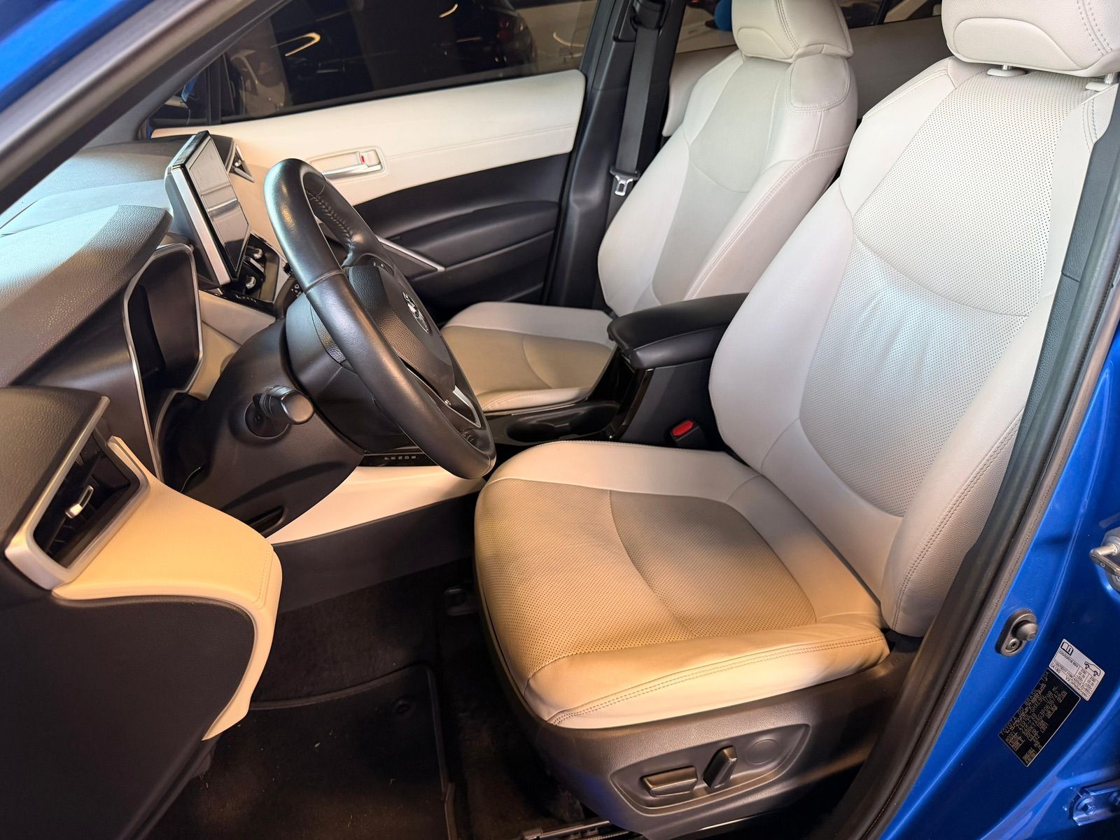 TOYOTA CCROSS 3