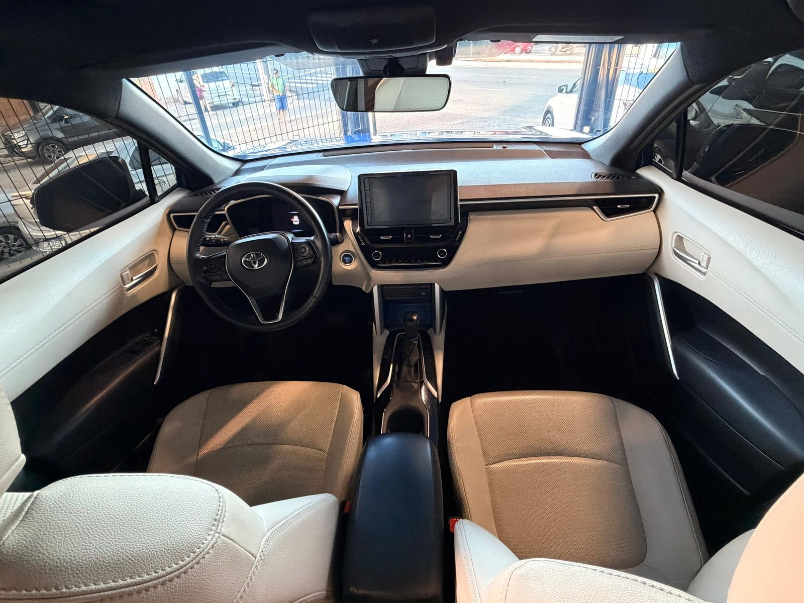 TOYOTA CCROSS 4