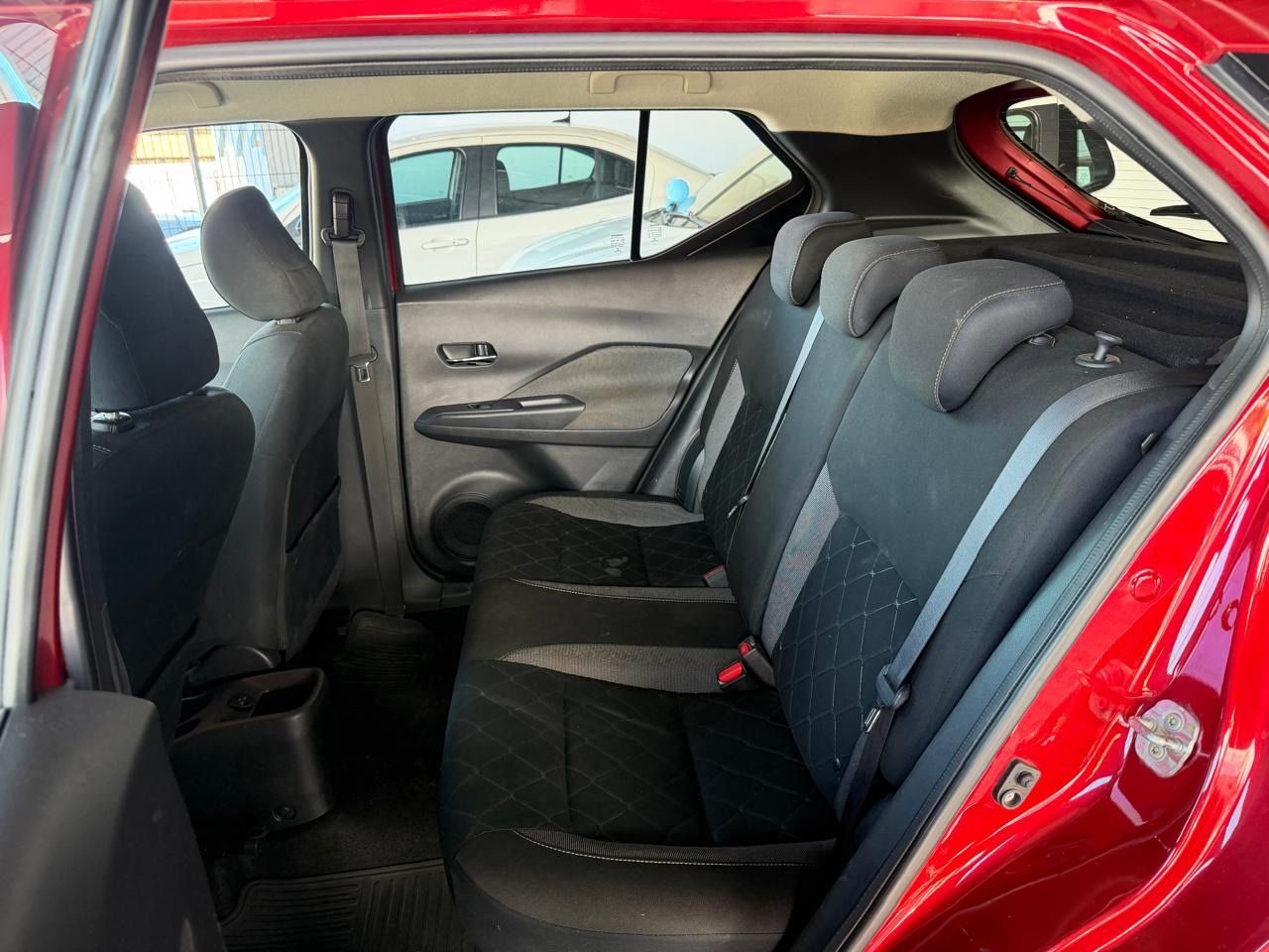 NISSAN KICKS 6