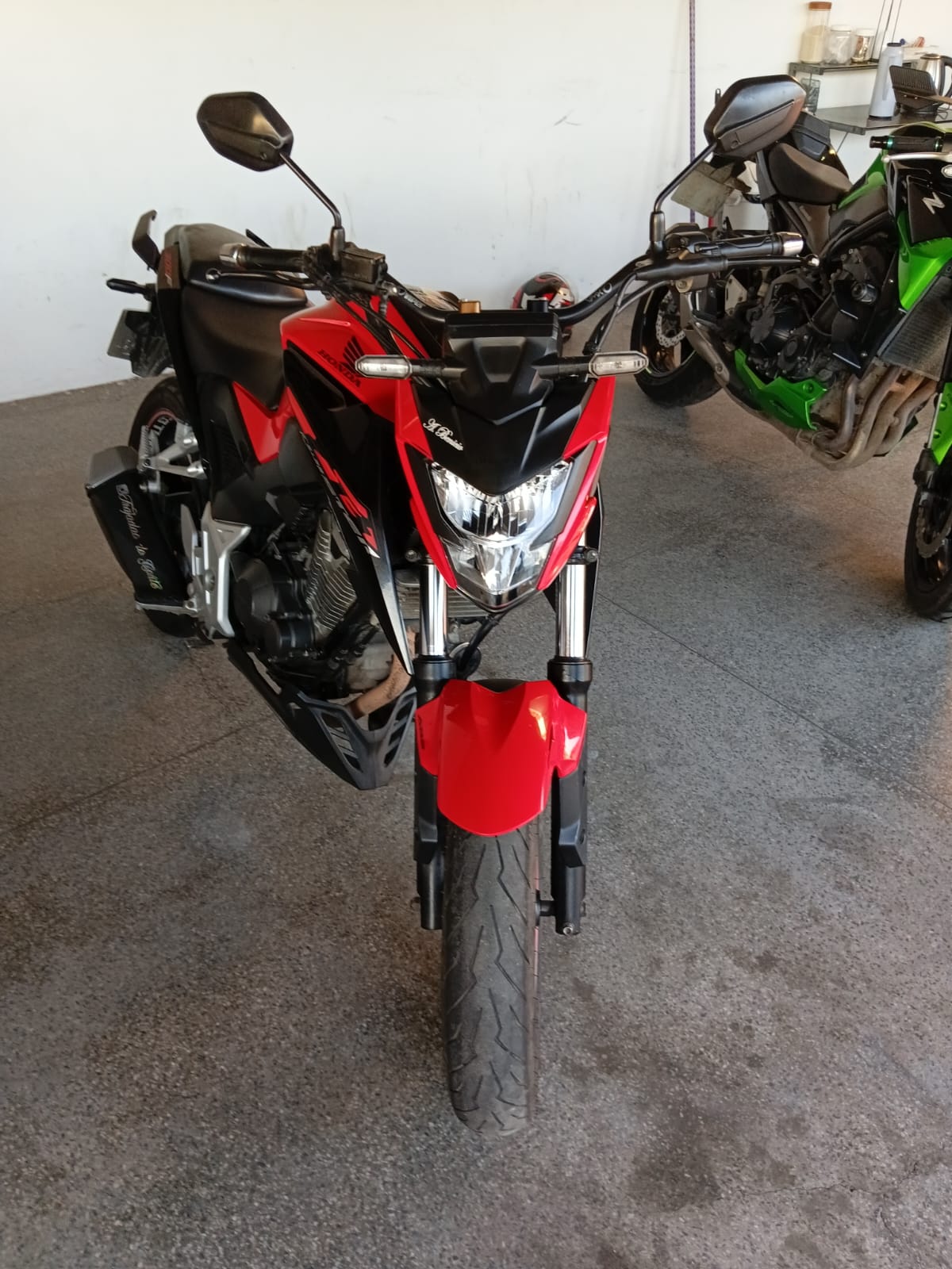HONDA CB300F 2