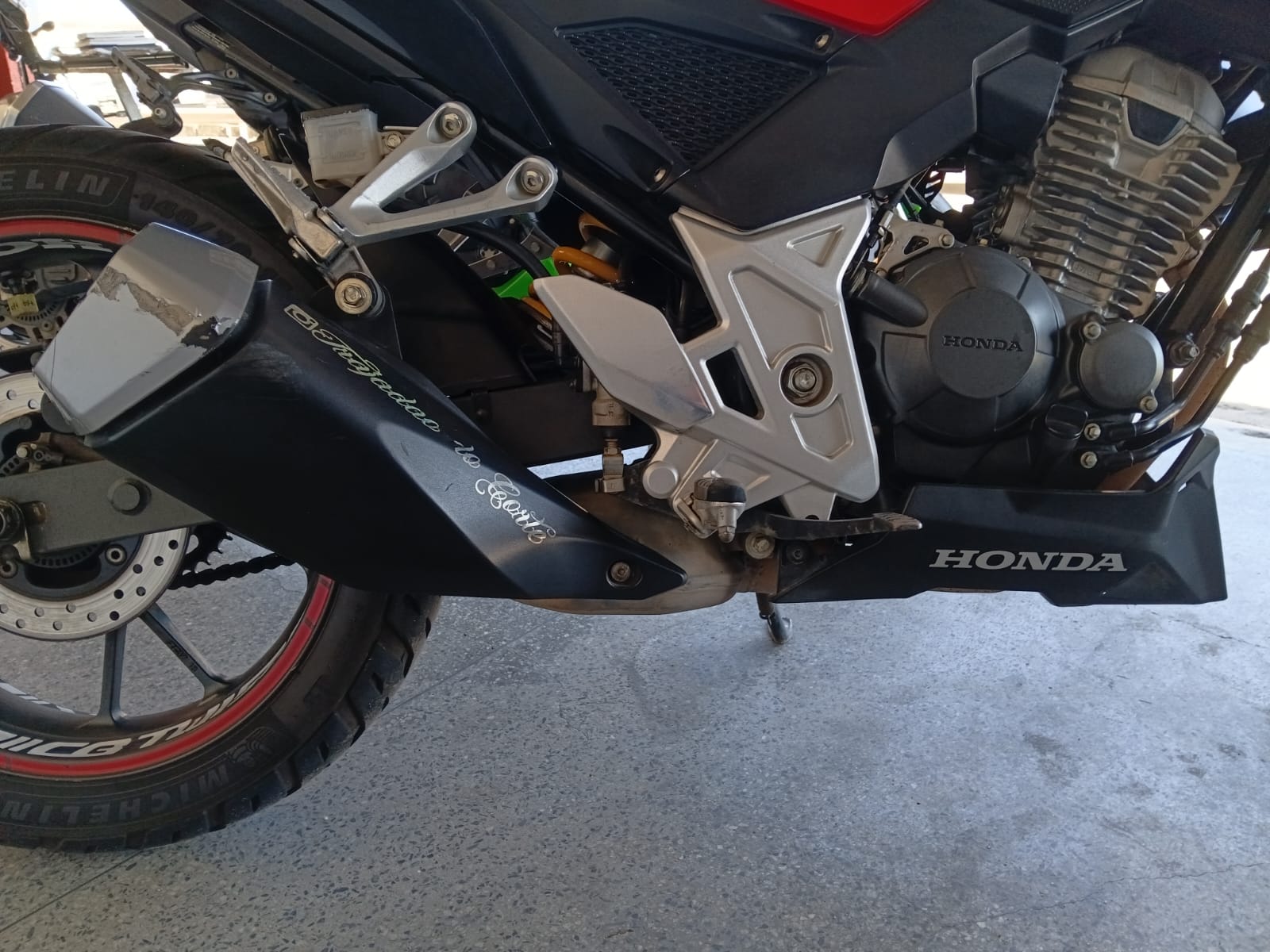 HONDA CB300F 10