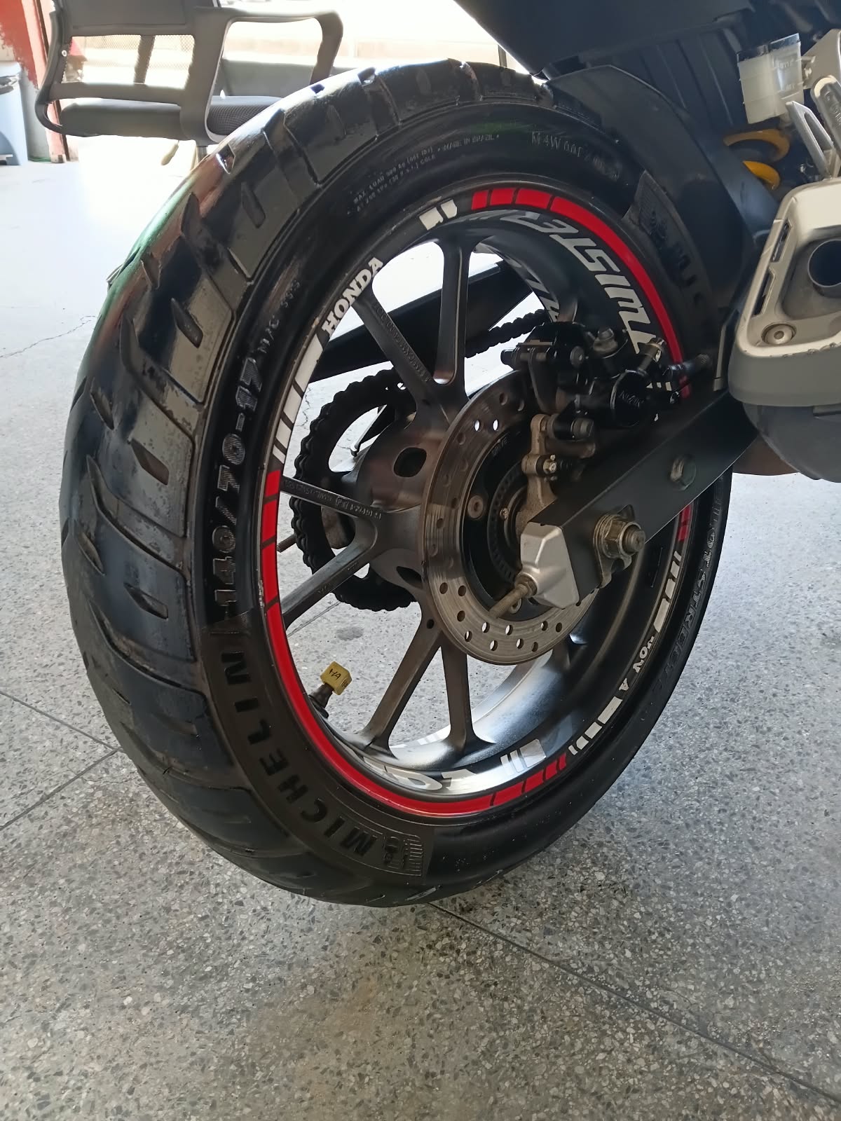 HONDA CB300F 11