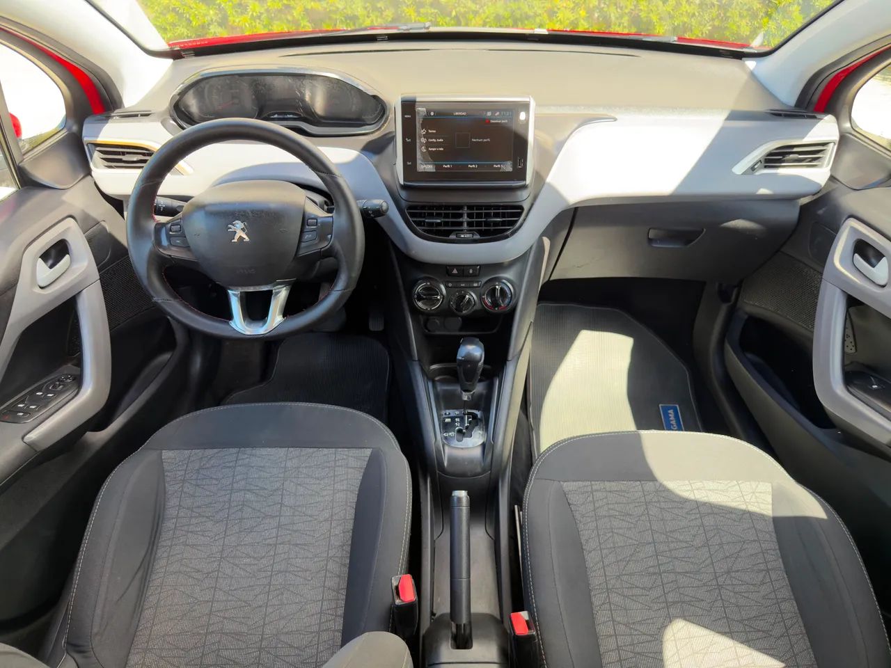 Peugeot 208 10