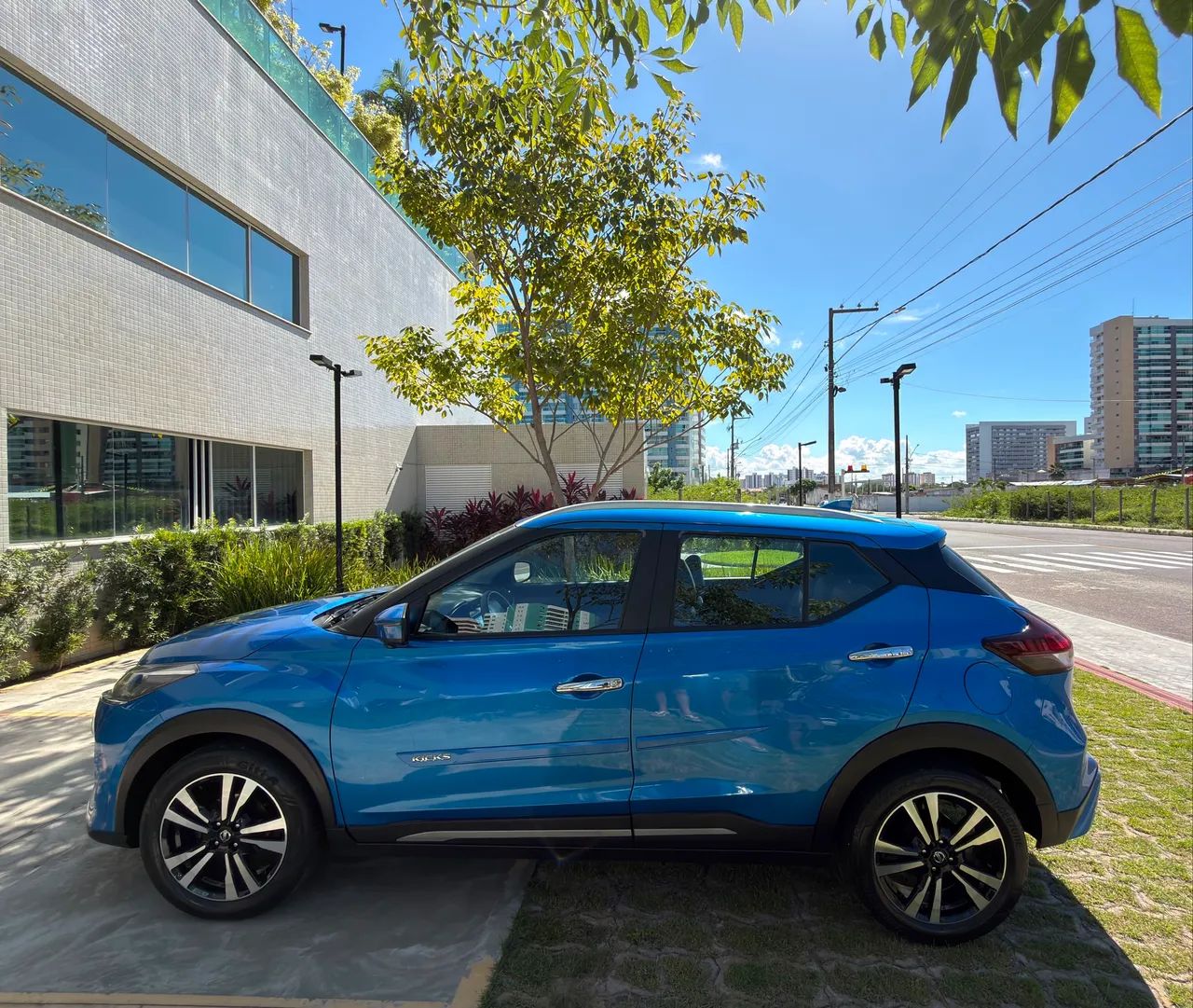 Nissan KICKS 4