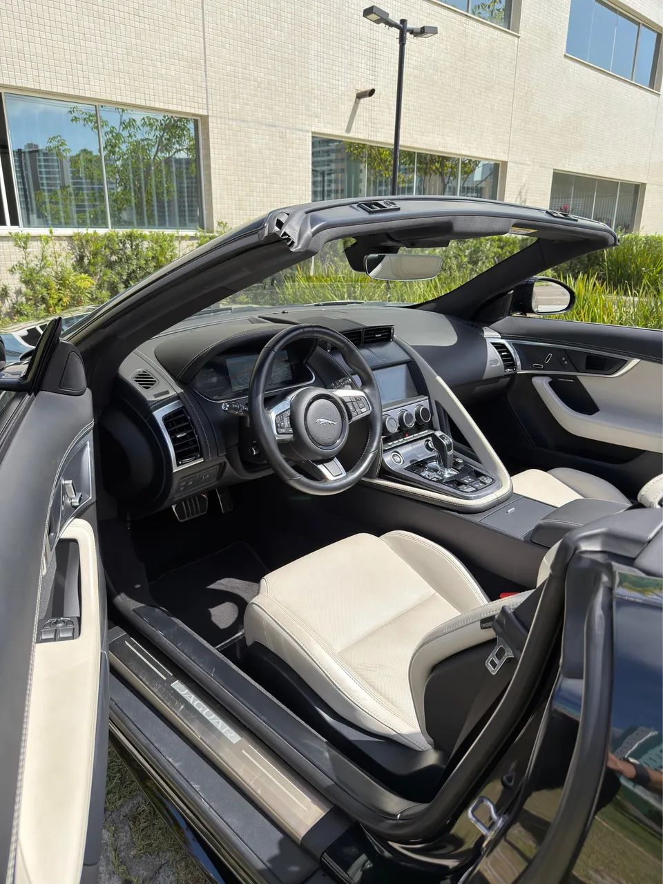 Jaguar F-TYPE 12