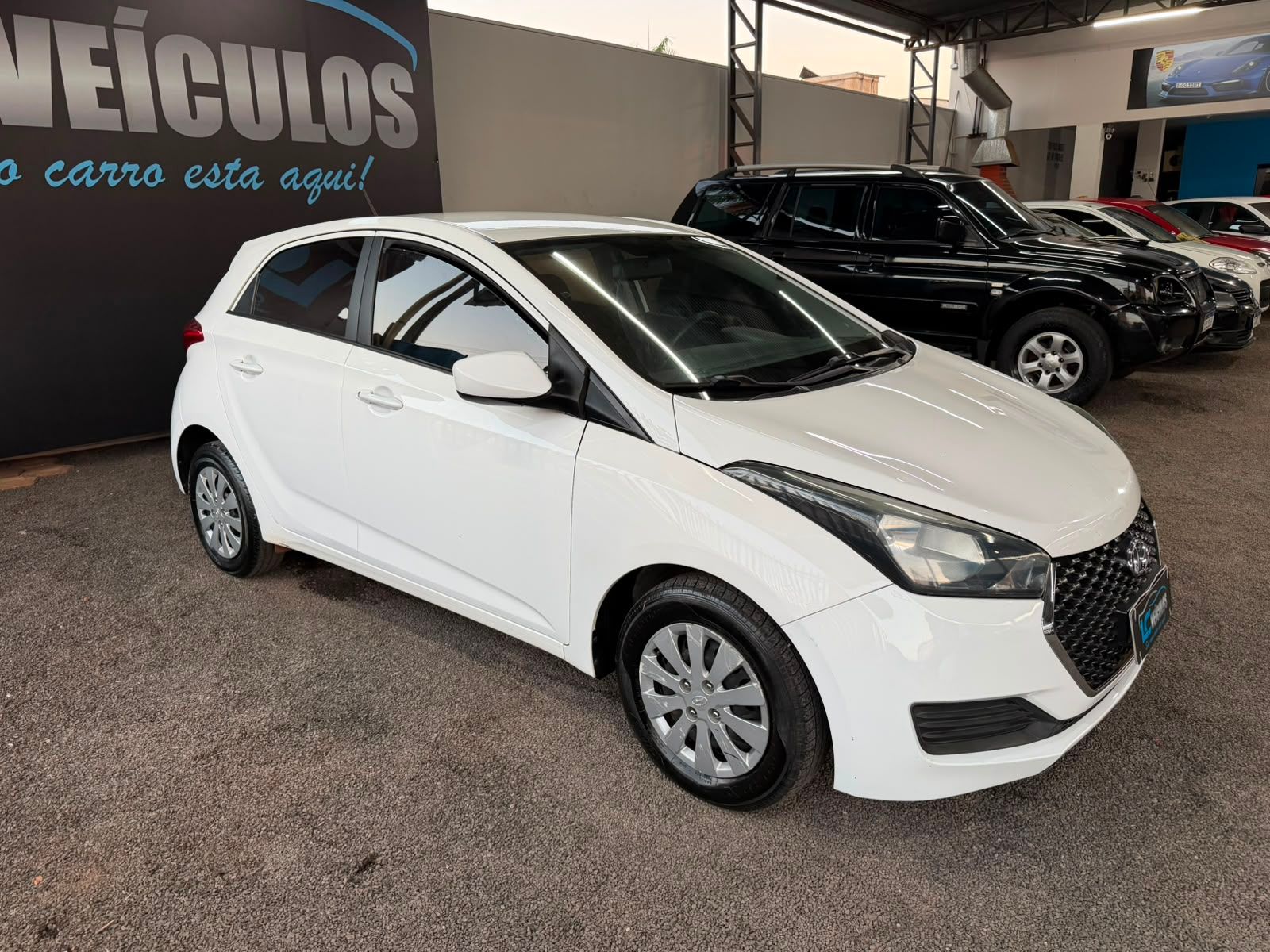 HYUNDAI HB20 3
