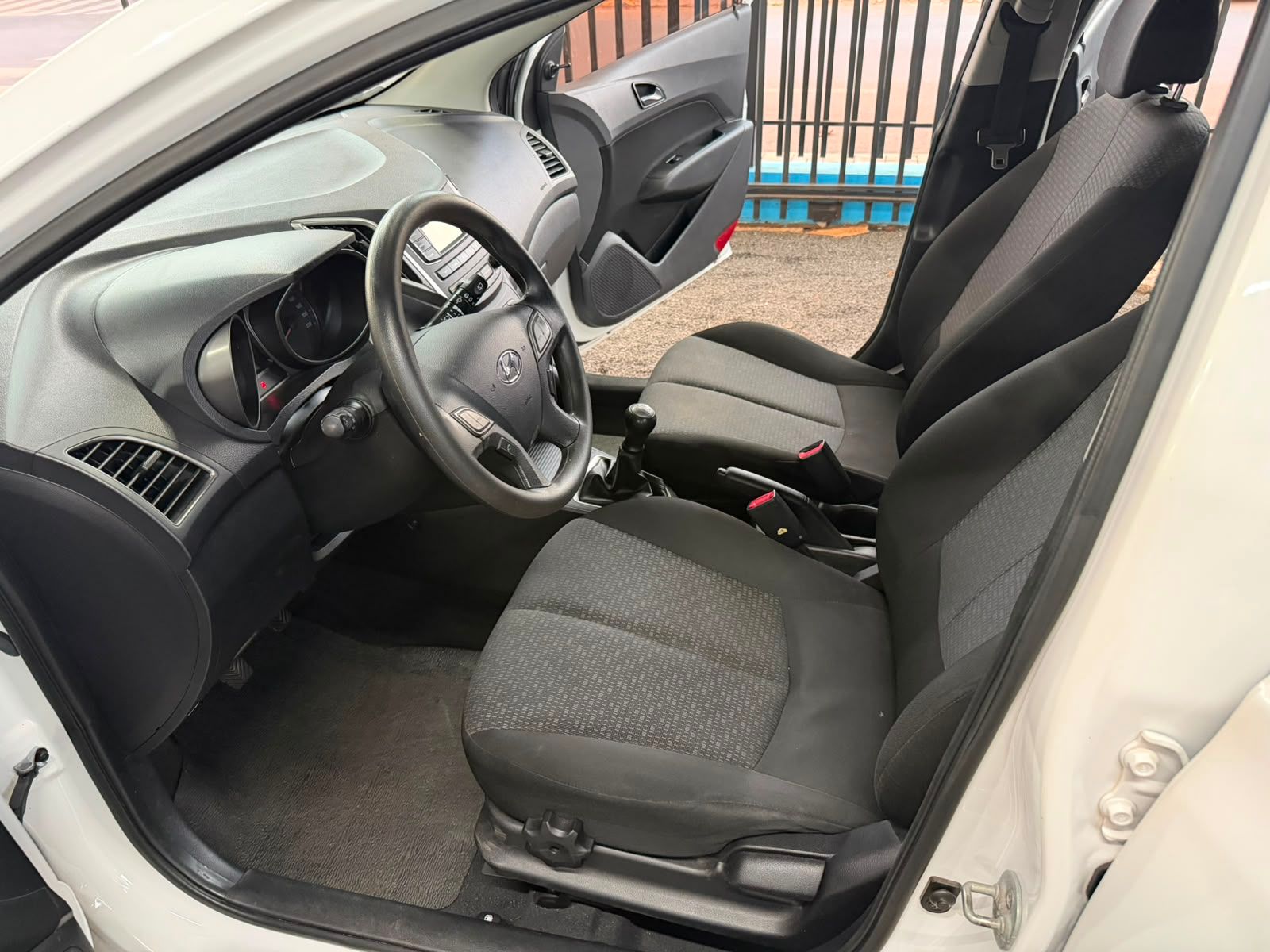 HYUNDAI HB20 8