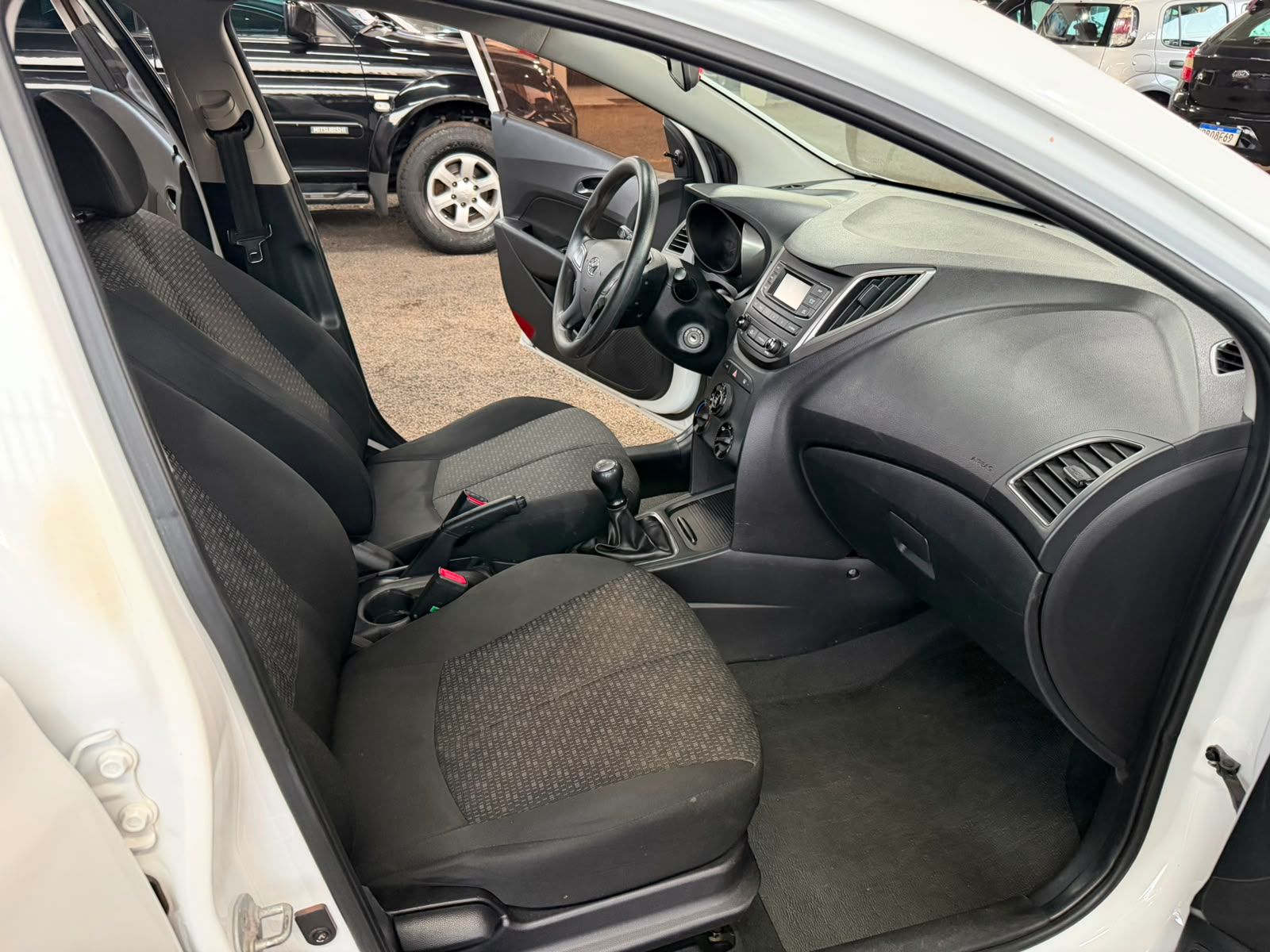 HYUNDAI HB20 9