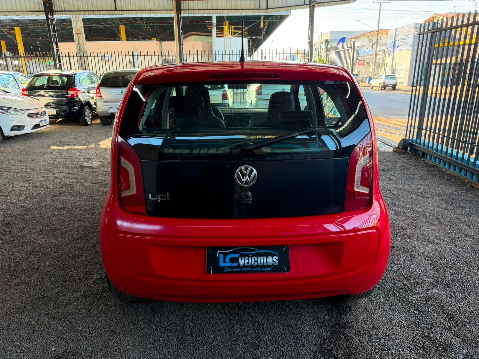 VOLKSWAGEN UP 5