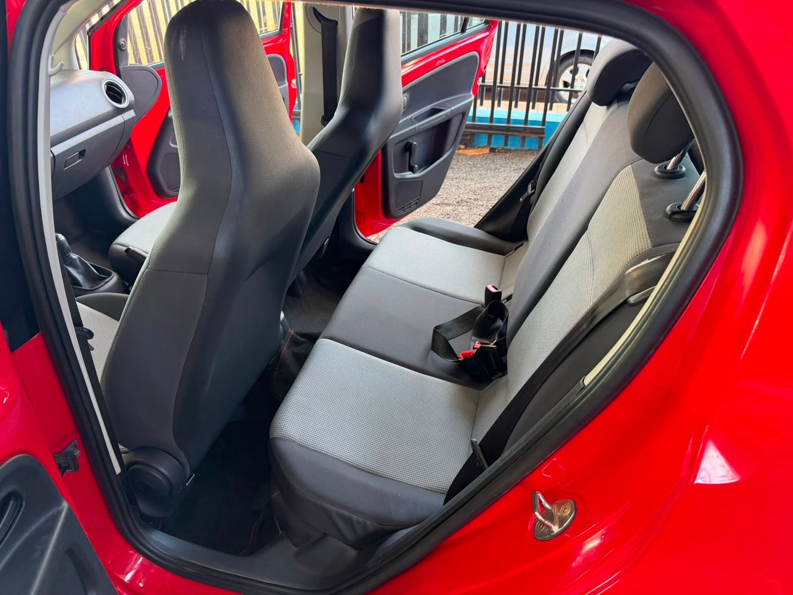 VOLKSWAGEN UP 10