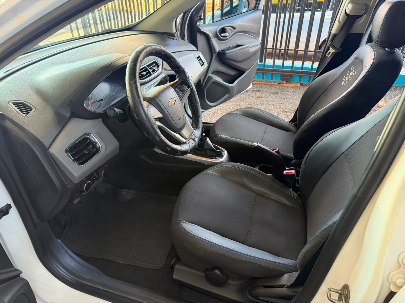 CHEVROLET ONIX 8