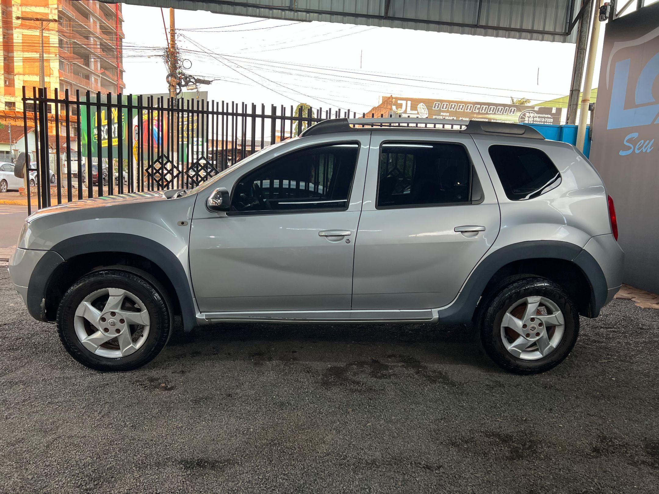 RENAULT DUSTER 8
