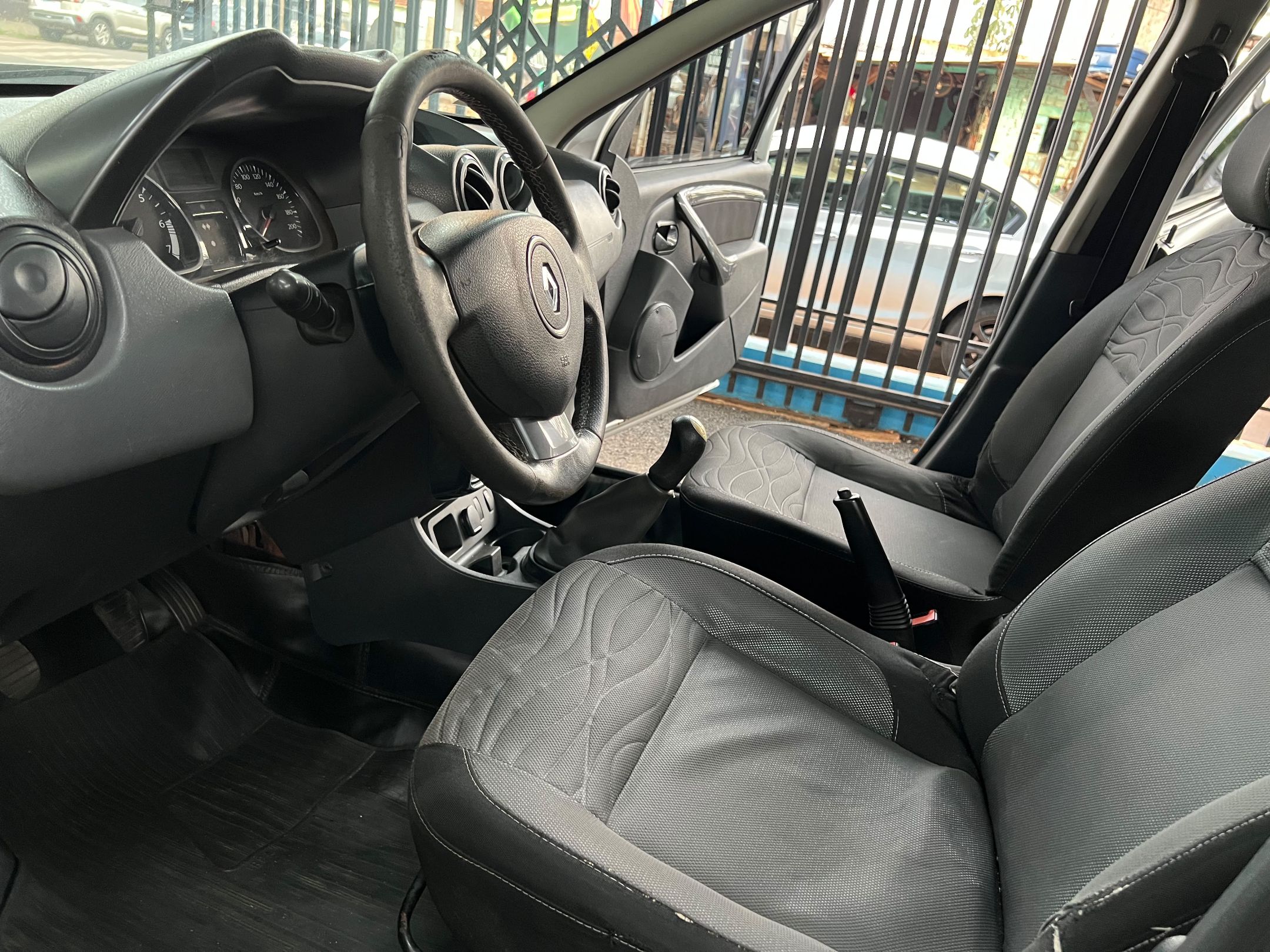 RENAULT DUSTER 11