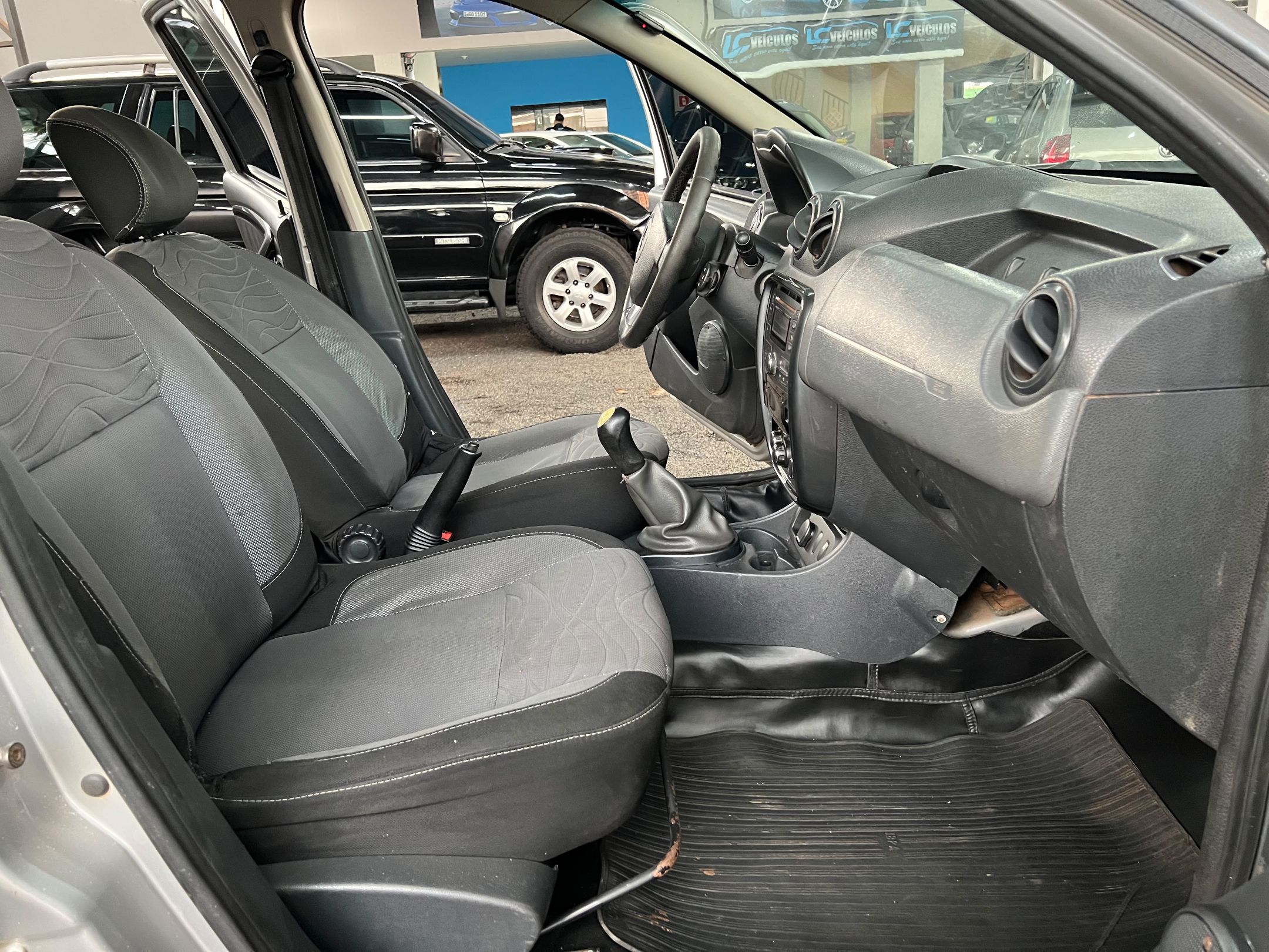 RENAULT DUSTER 12