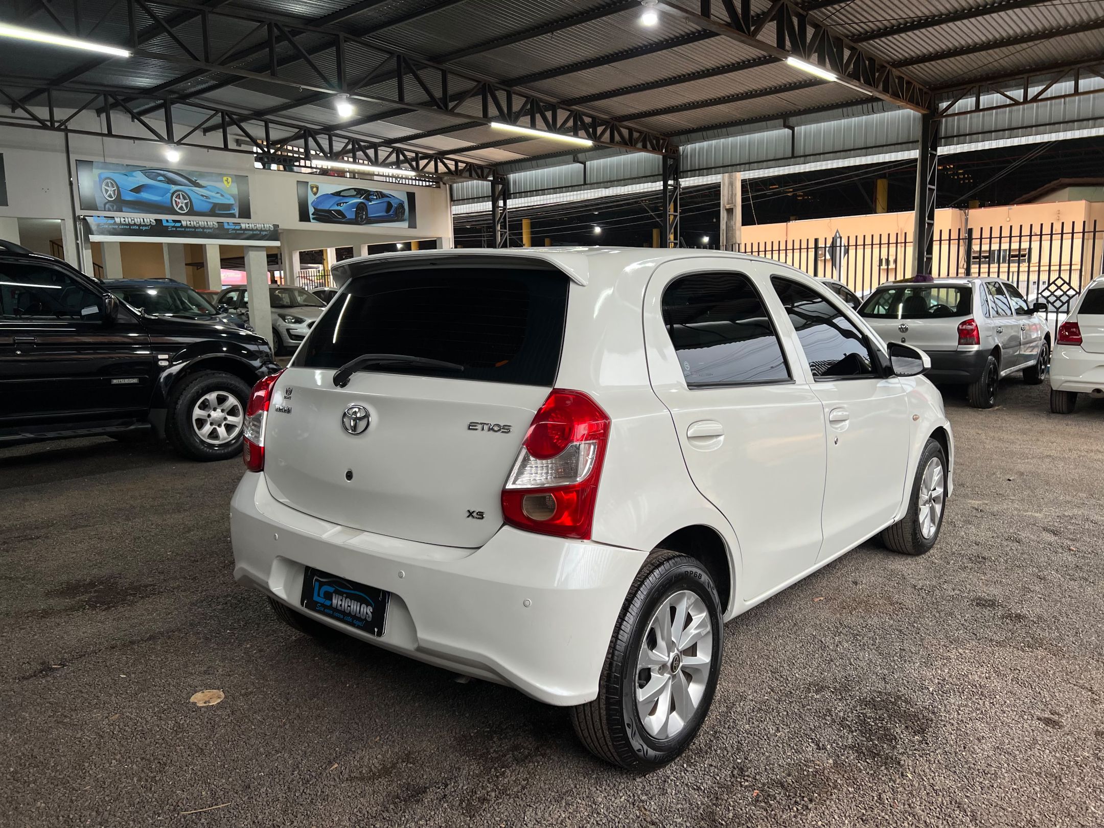 TOYOTA ETIOS 4