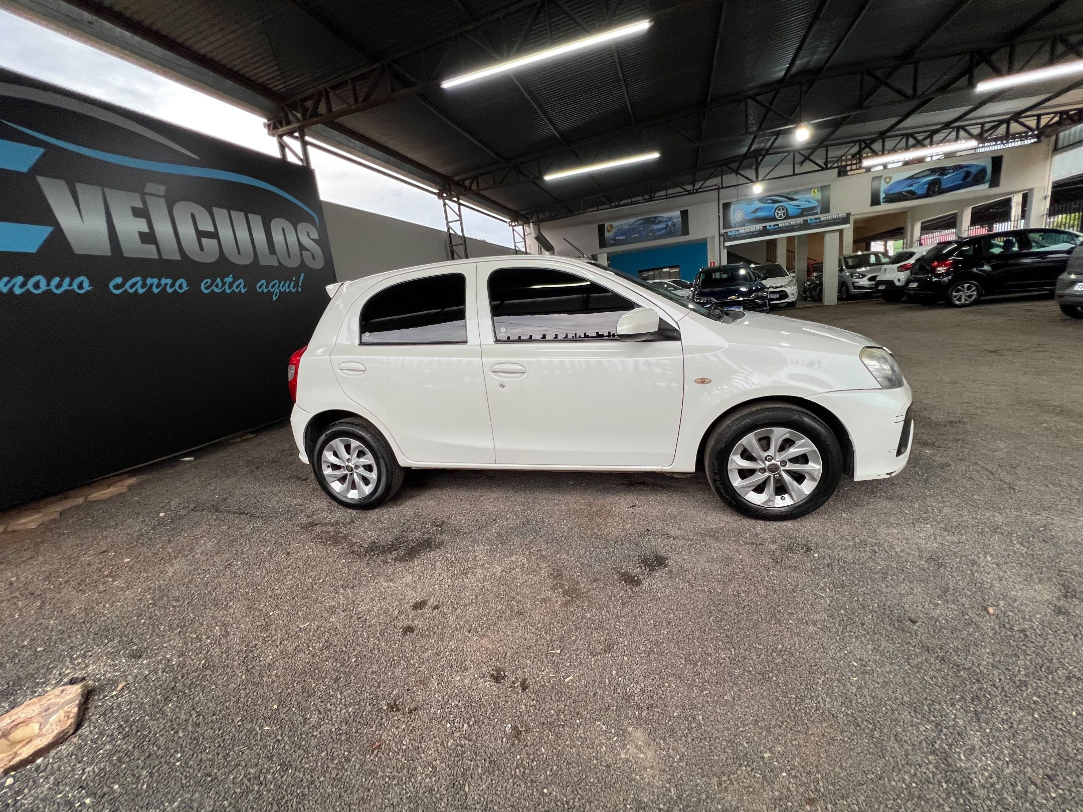 TOYOTA ETIOS 8
