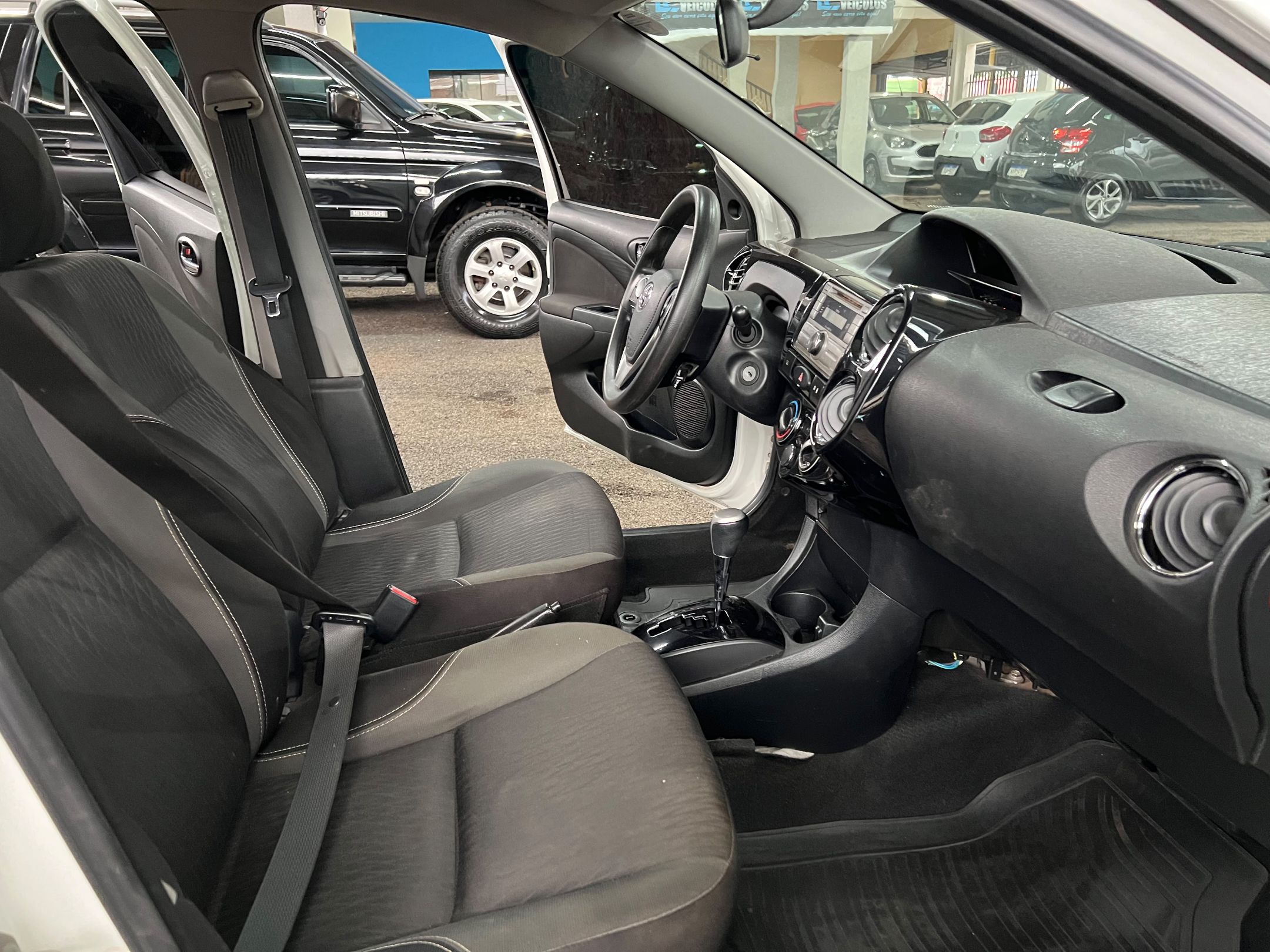 TOYOTA ETIOS 9