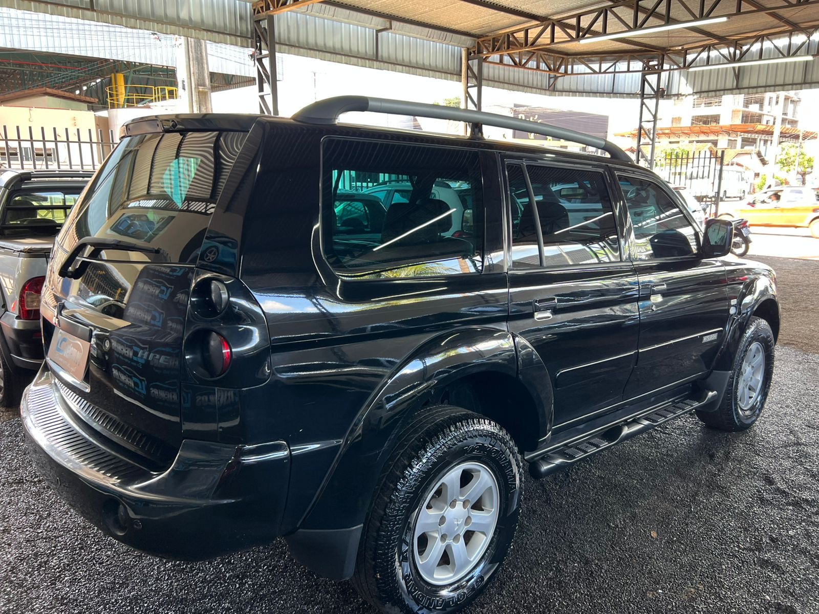 MITSUBISHI PAJERO 5