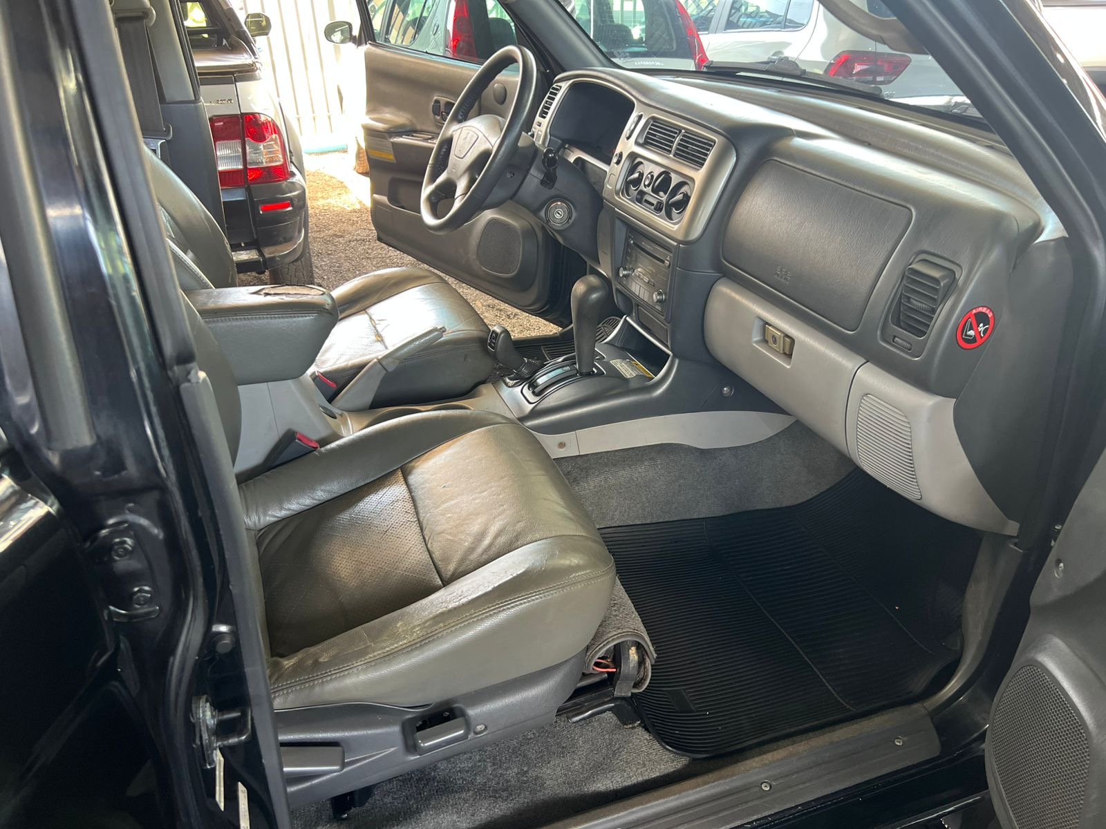 MITSUBISHI PAJERO 8