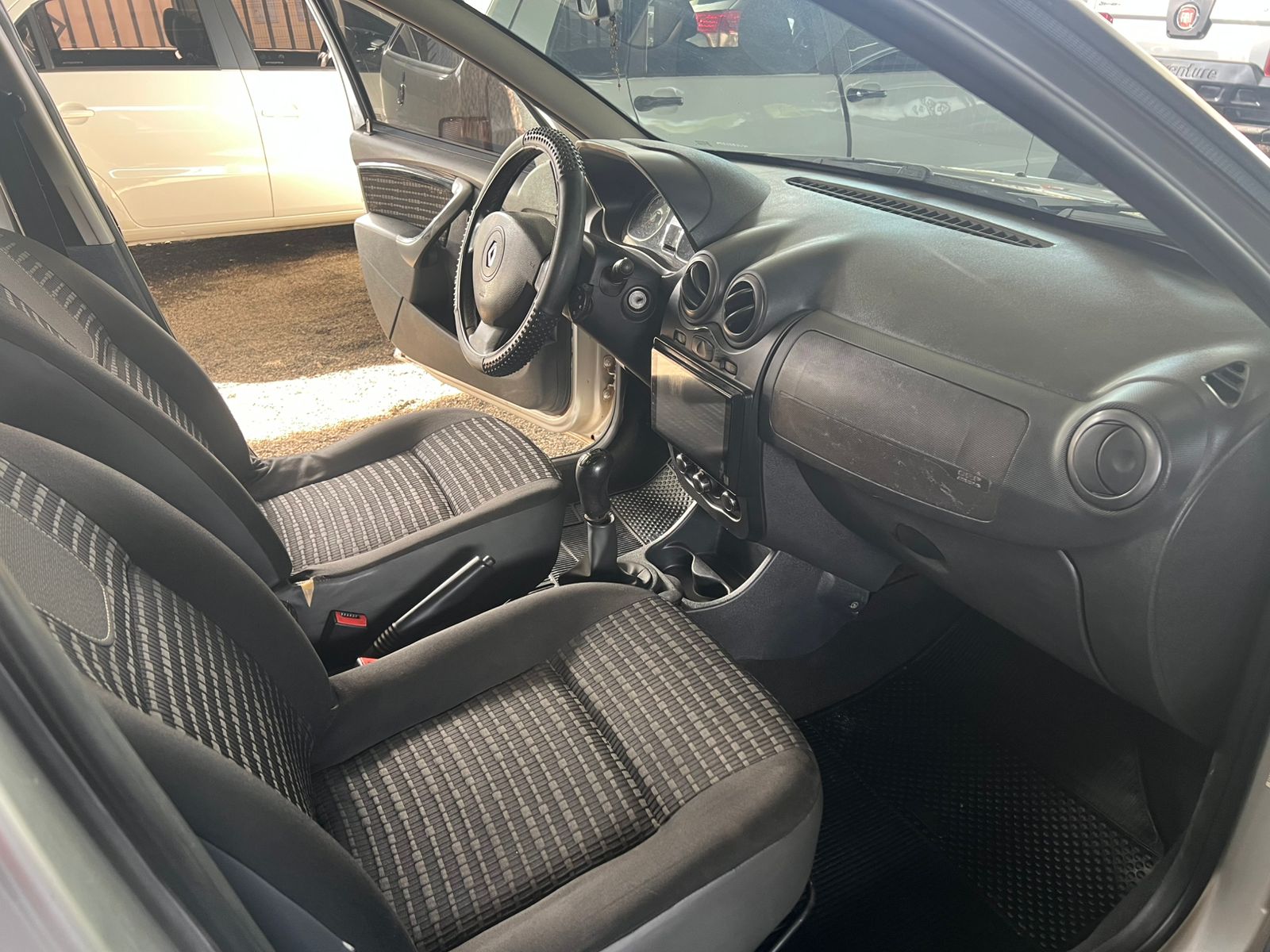RENAULT SANDERO 8