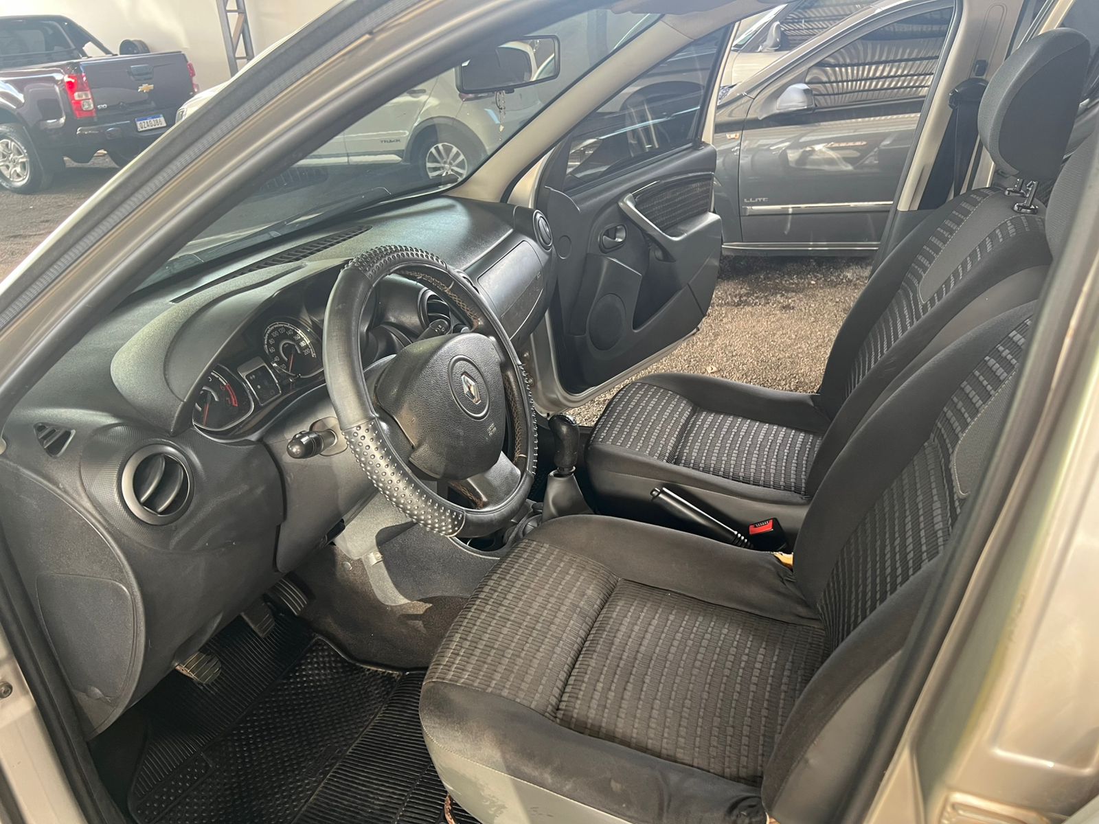 RENAULT SANDERO 9