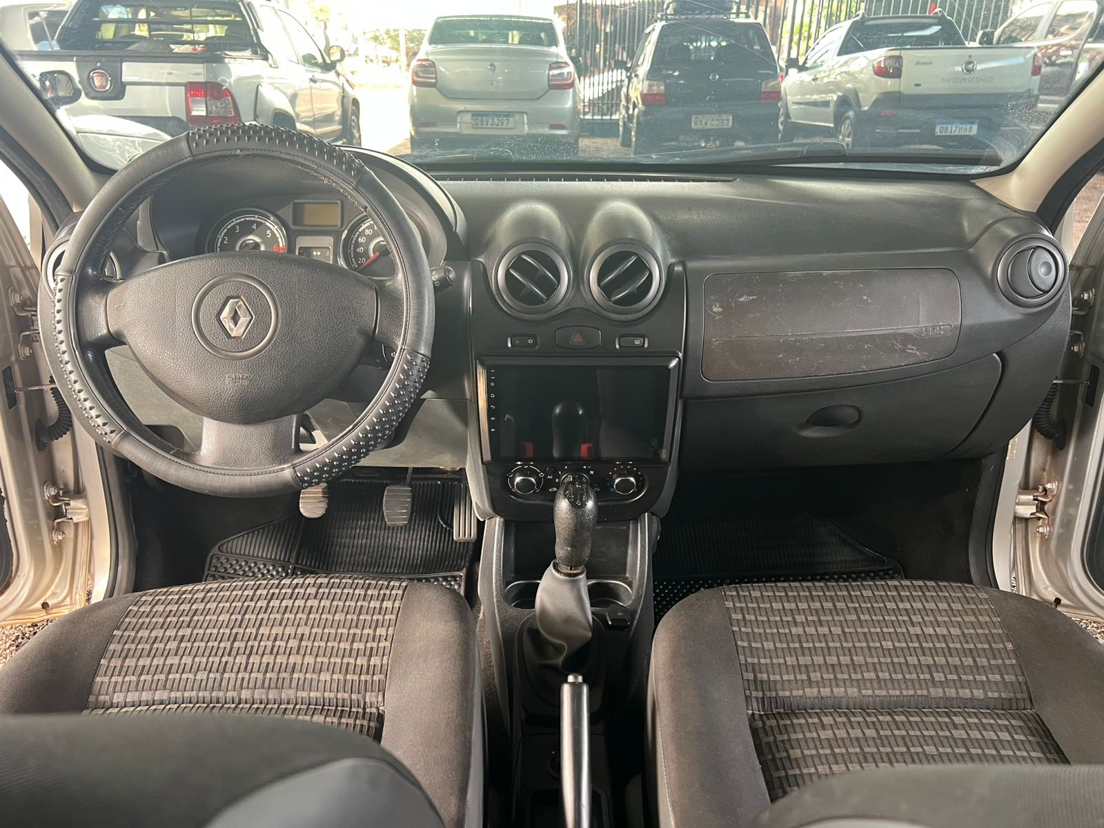 RENAULT SANDERO 10