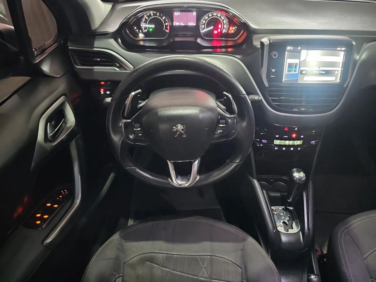 Peugeot 208 7