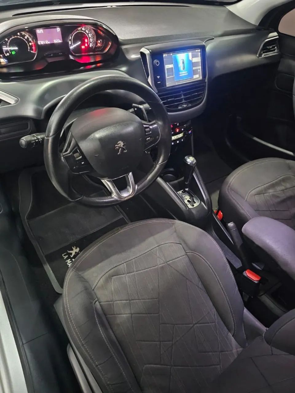 Peugeot 208 8
