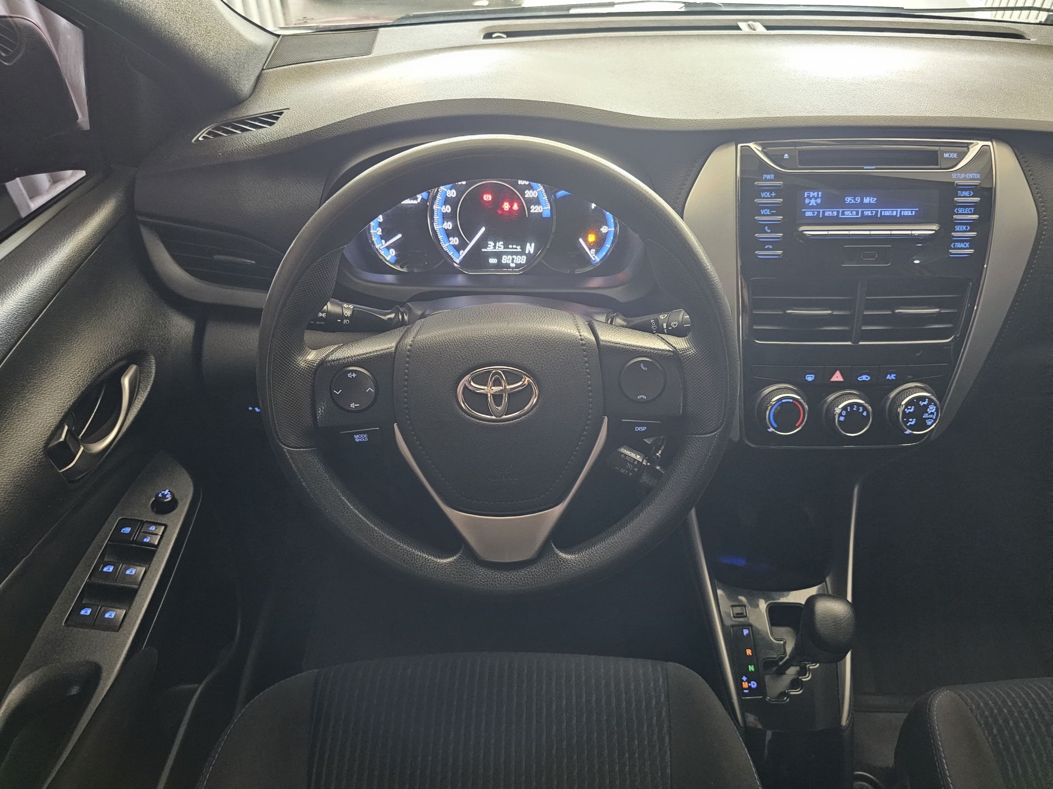 TOYOTA YARIS 7