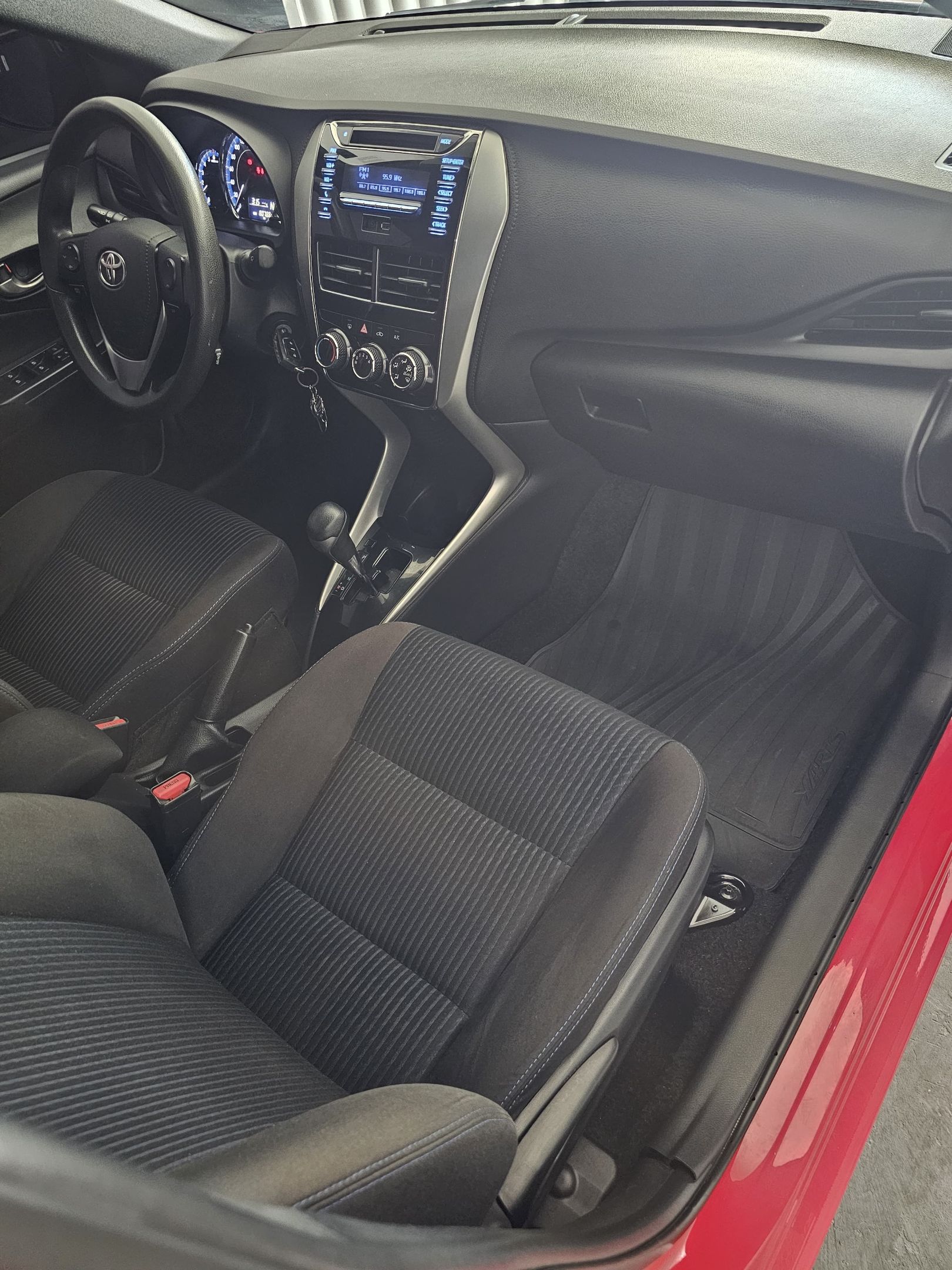 TOYOTA YARIS 9