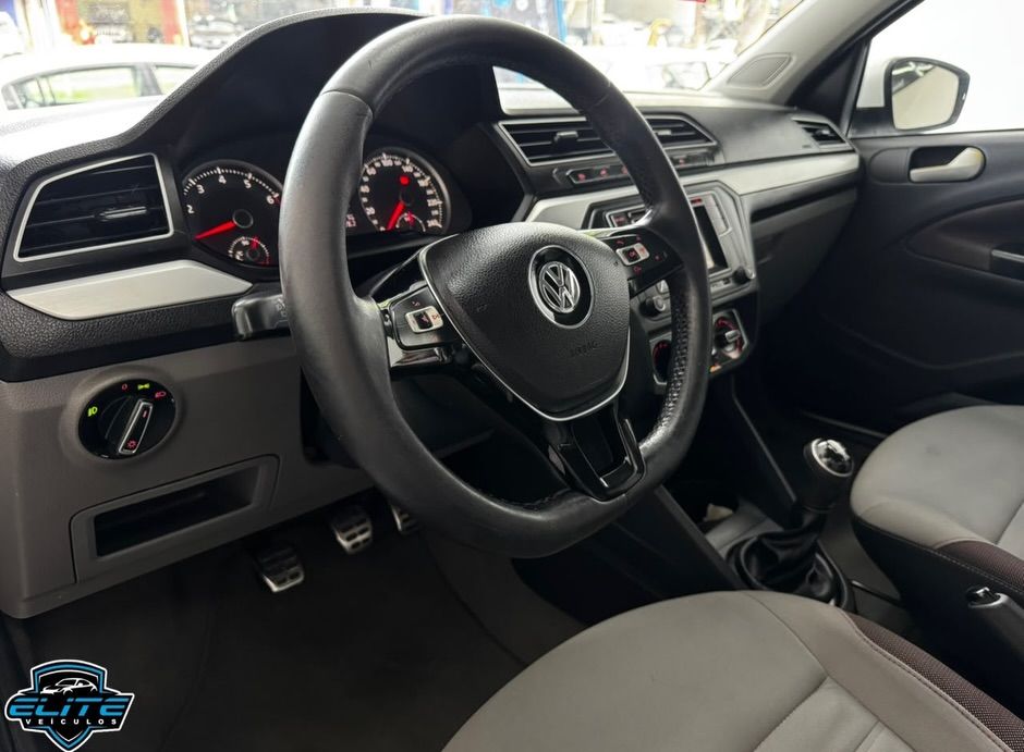 Volkswagen Voyage 8