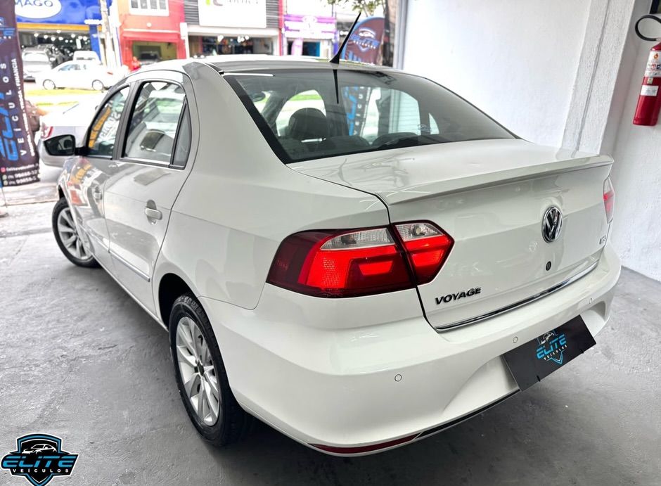 Volkswagen Voyage 4