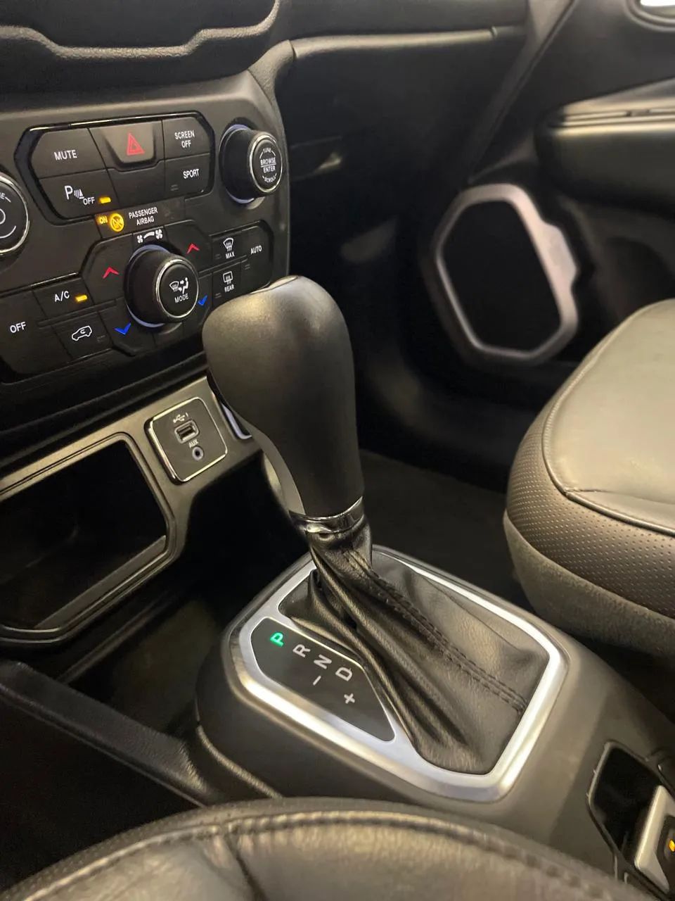 Jeep RENEGADE 4
