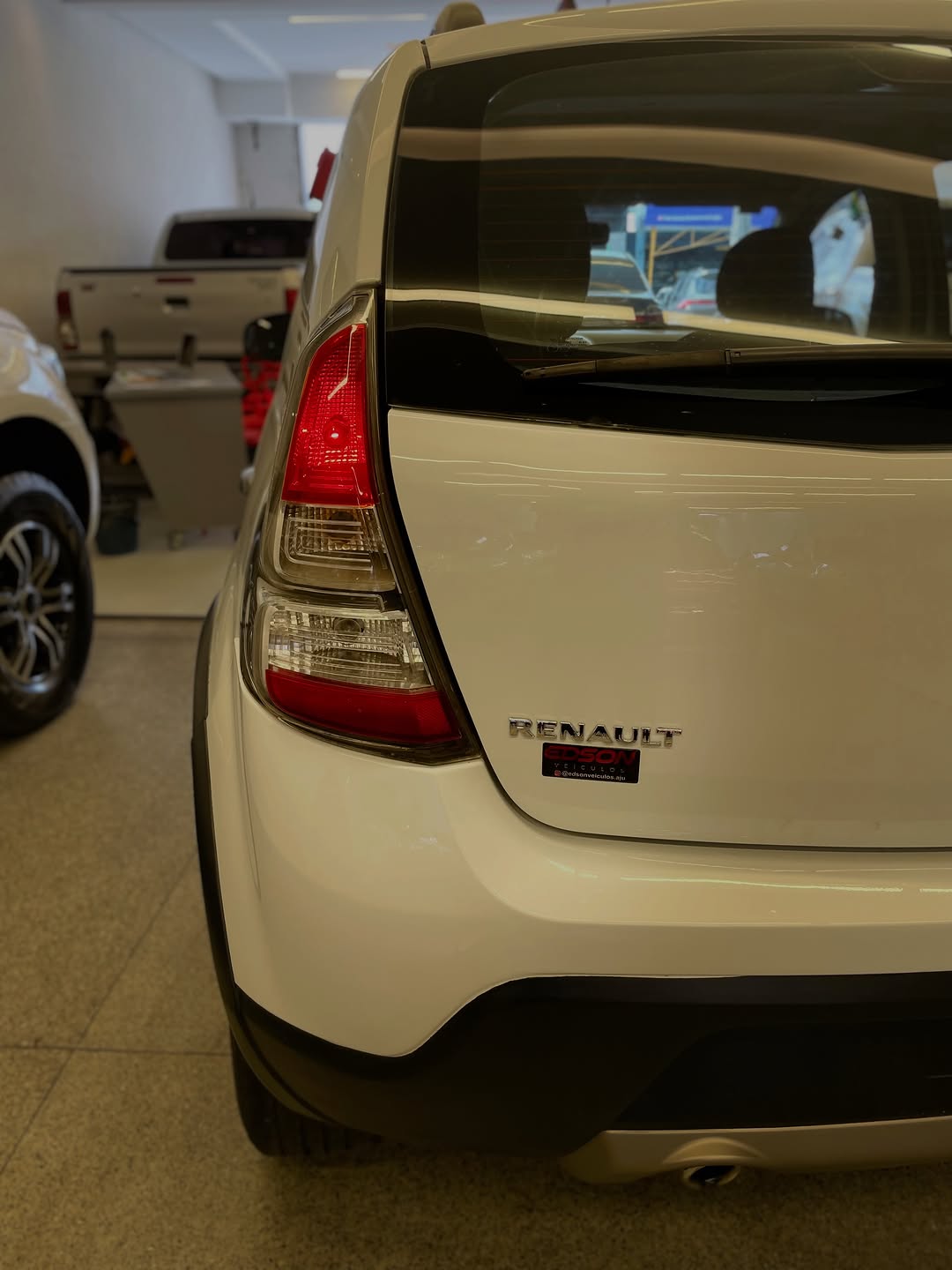 Renault Sandero 16