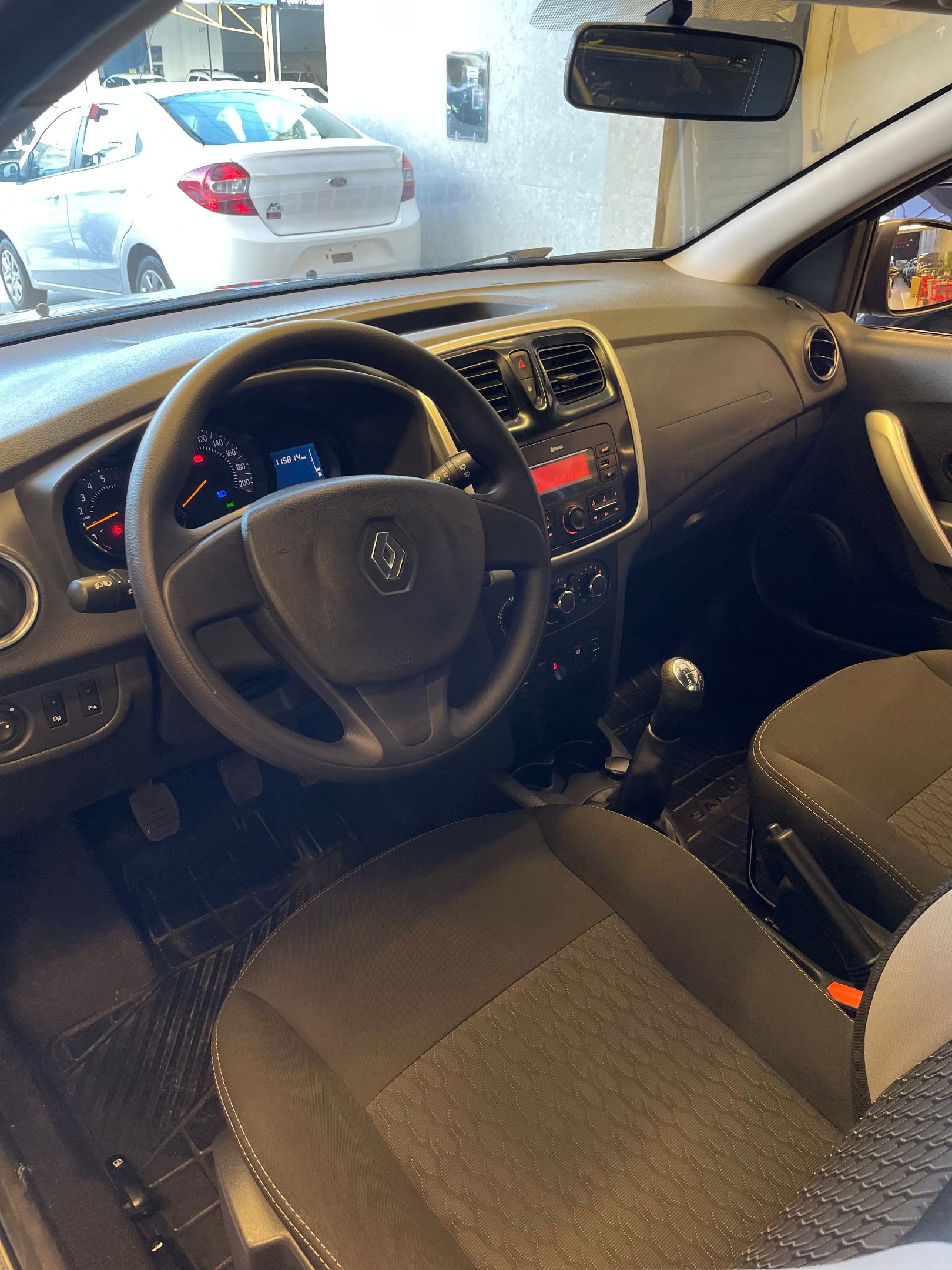 Renault SANDERO 8