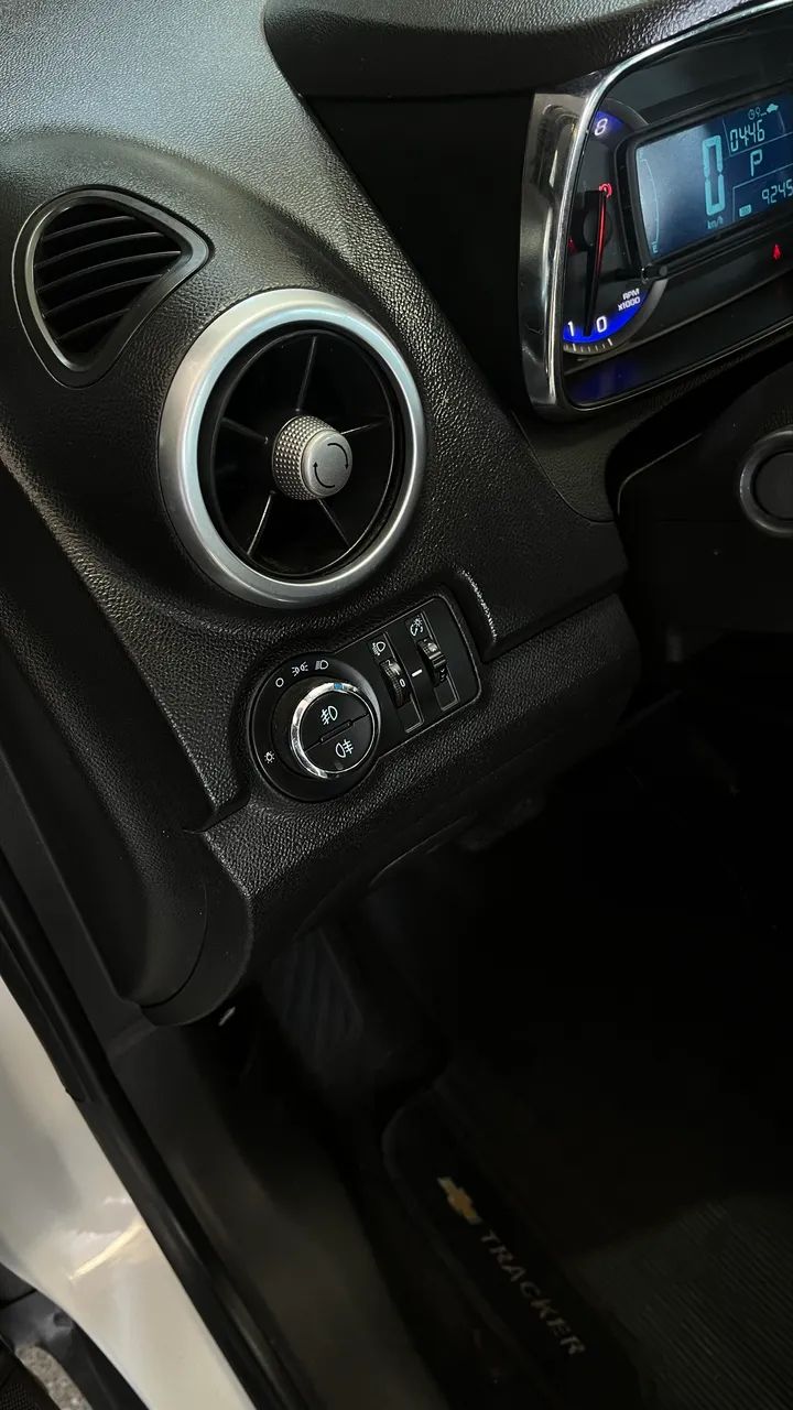 Chevrolet TRACKER 11