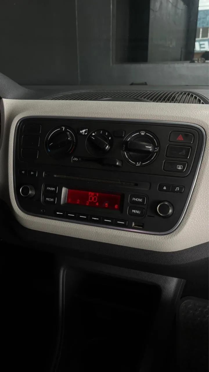 Volkswagen UP 5