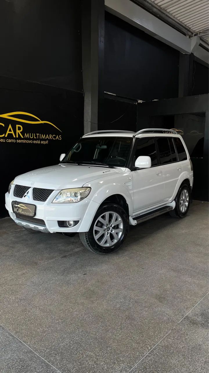 Mitsubishi PAJERO 2012