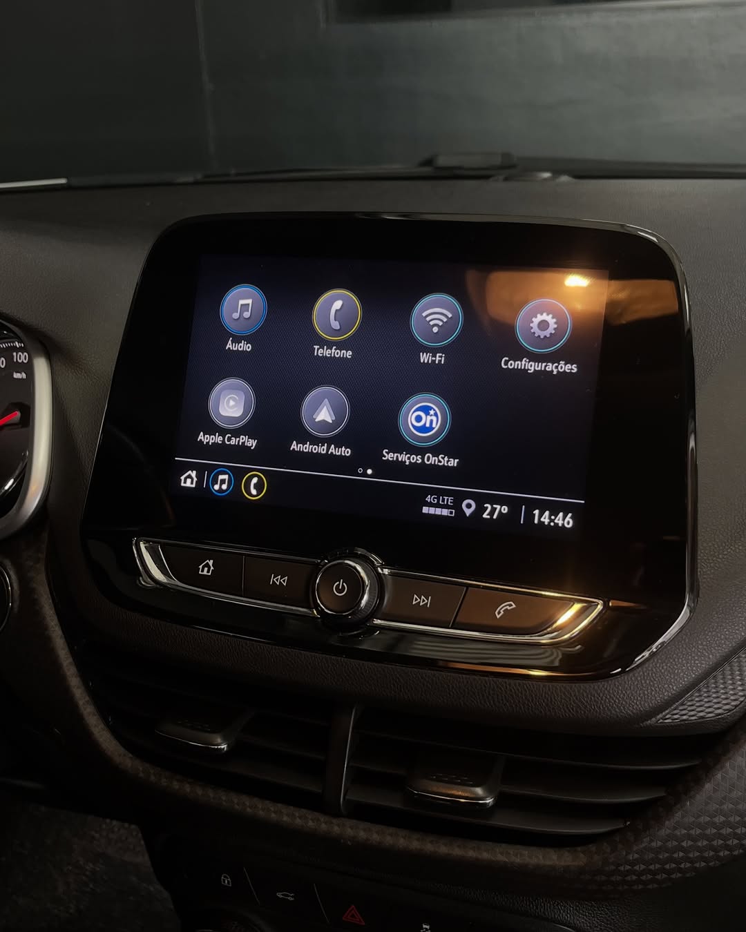 Chevrolet Onix Plus 11